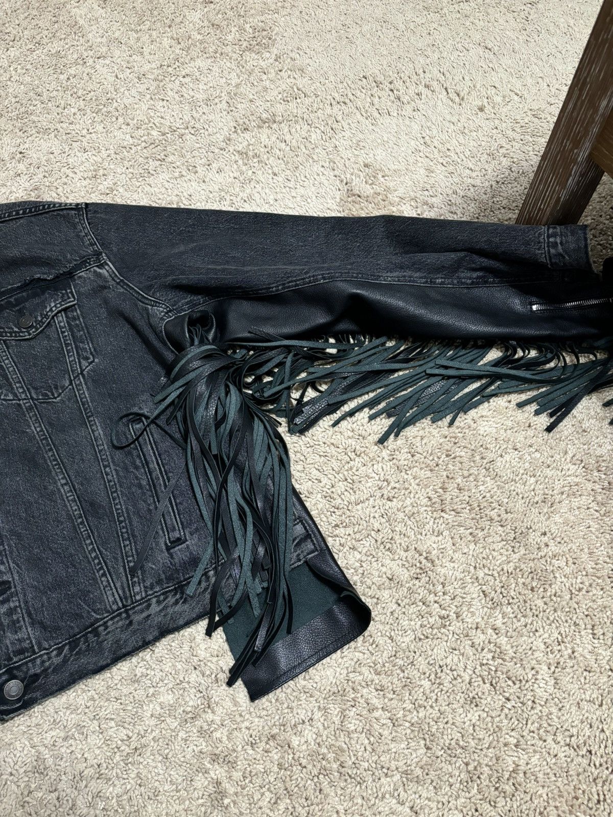Vetements Vetements Levi’s Distressed Bovine Leather Fringe Jacket Size US XS / EU 42 / 0 - 6 Thumbnail