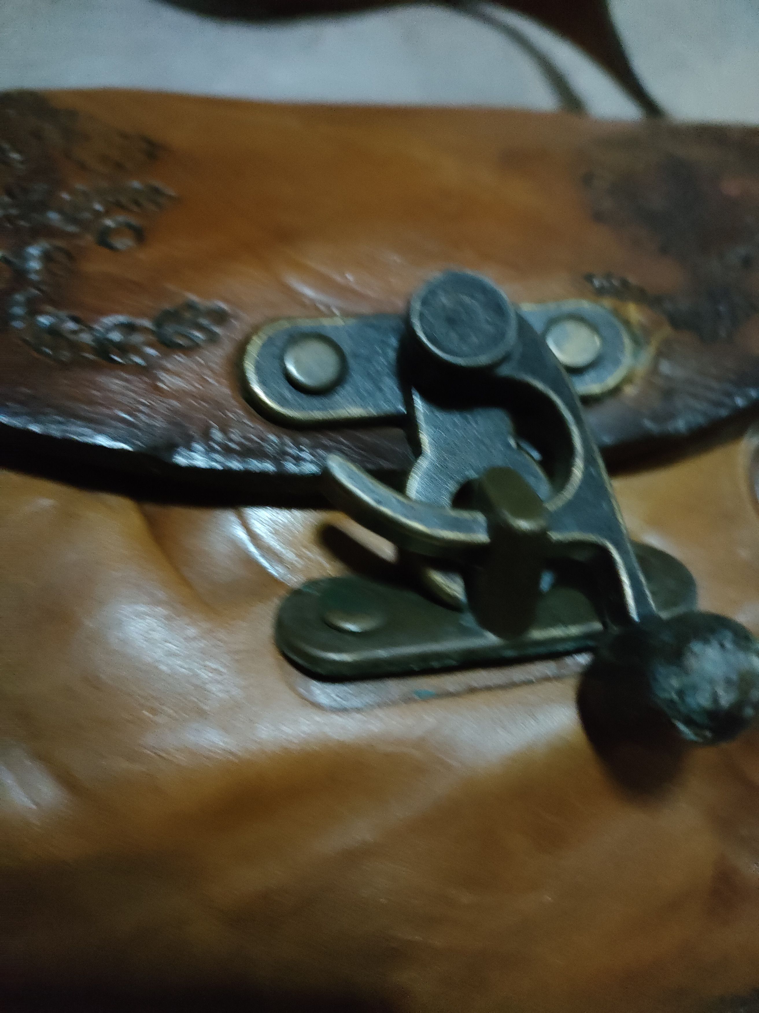Genuine Leather × Handmade × Vintage Vintage Leather Slingbag Size ONE SIZE - 7 Thumbnail