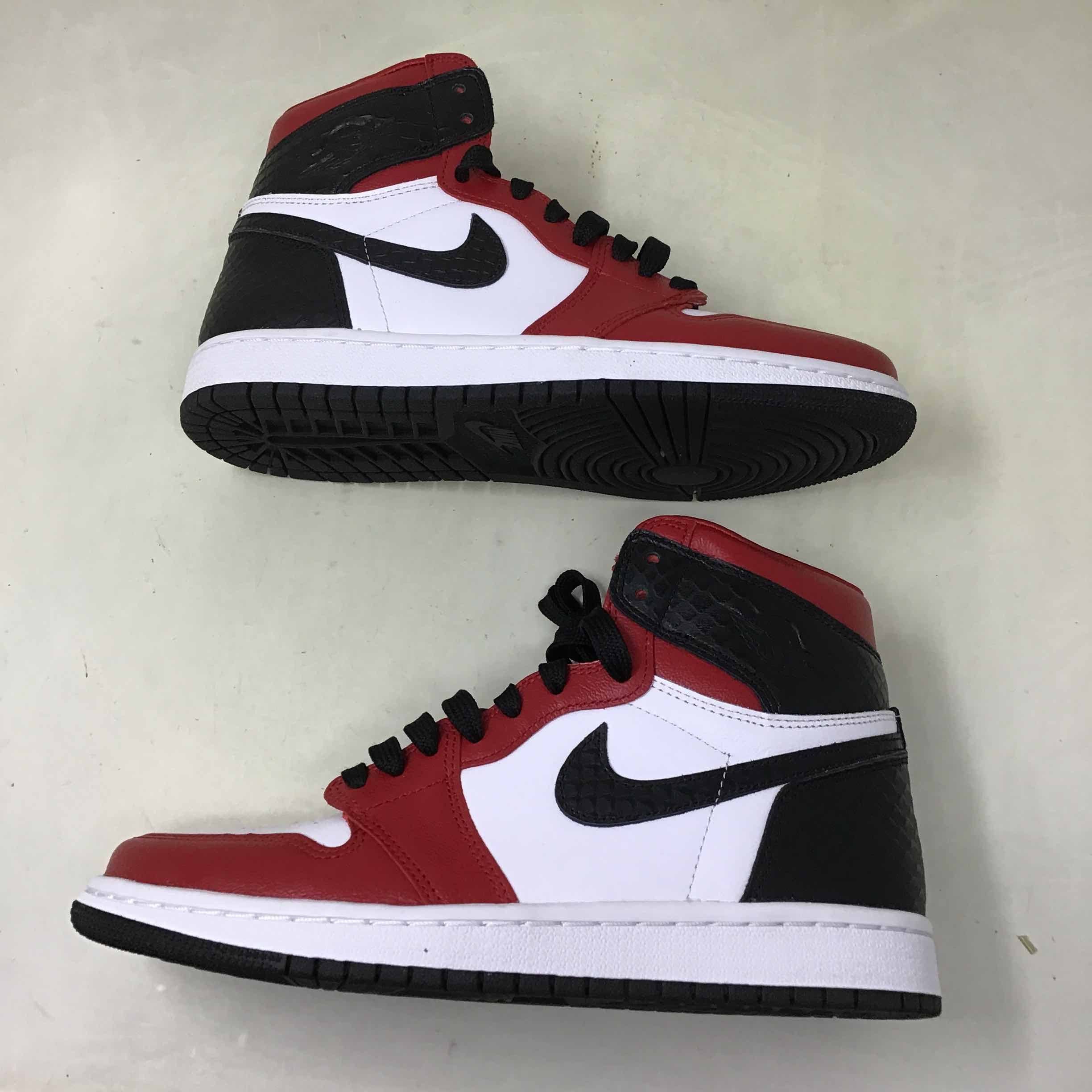 Wmns Air Jordan Retro High OG Satin Red