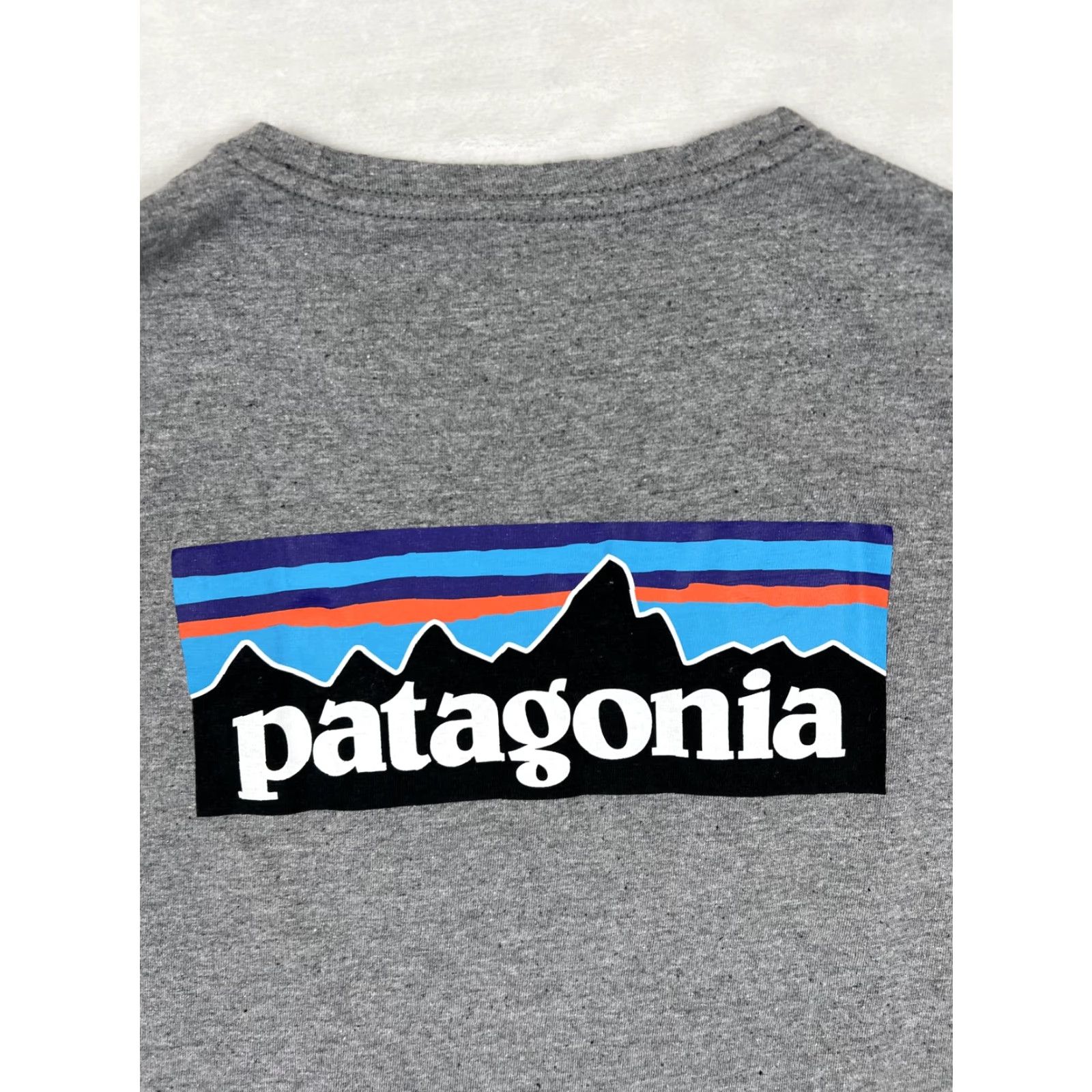 Patagonia Patagonia Logo T-Shirt Womens Small Gray Responsibili-Tee Mountain Back Graphic Size S / US 4 / IT 40 - 7 Thumbnail