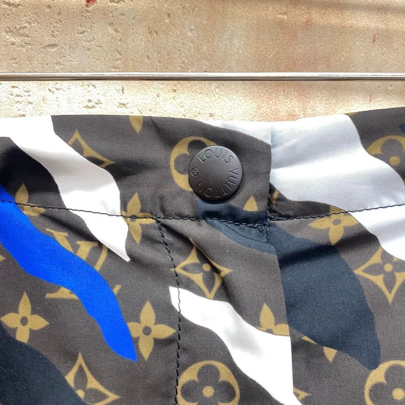 Louis Vuitton Louis Vuitton Camo print print jogging pants Size US 34 / EU 50 - 6 Thumbnail