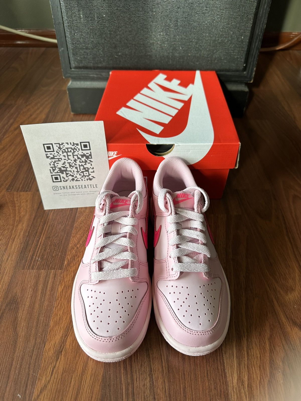 Nike Nike Dunk Low Triple Pink (GS) Size 7Y/8.5W DH9765-600 Size US 7 / EU 40 - 3 Thumbnail