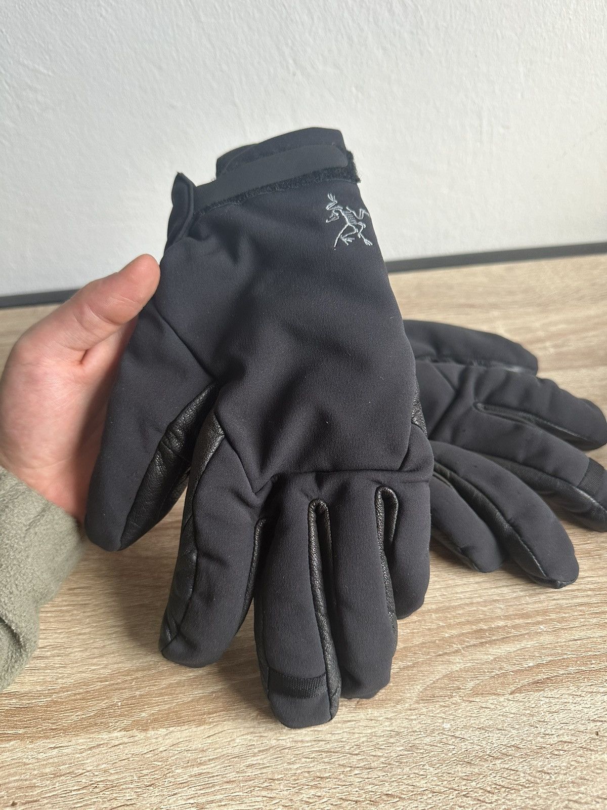 Arc'teryx Arzteryx Gloves Size 32 - 1 Thumbnail