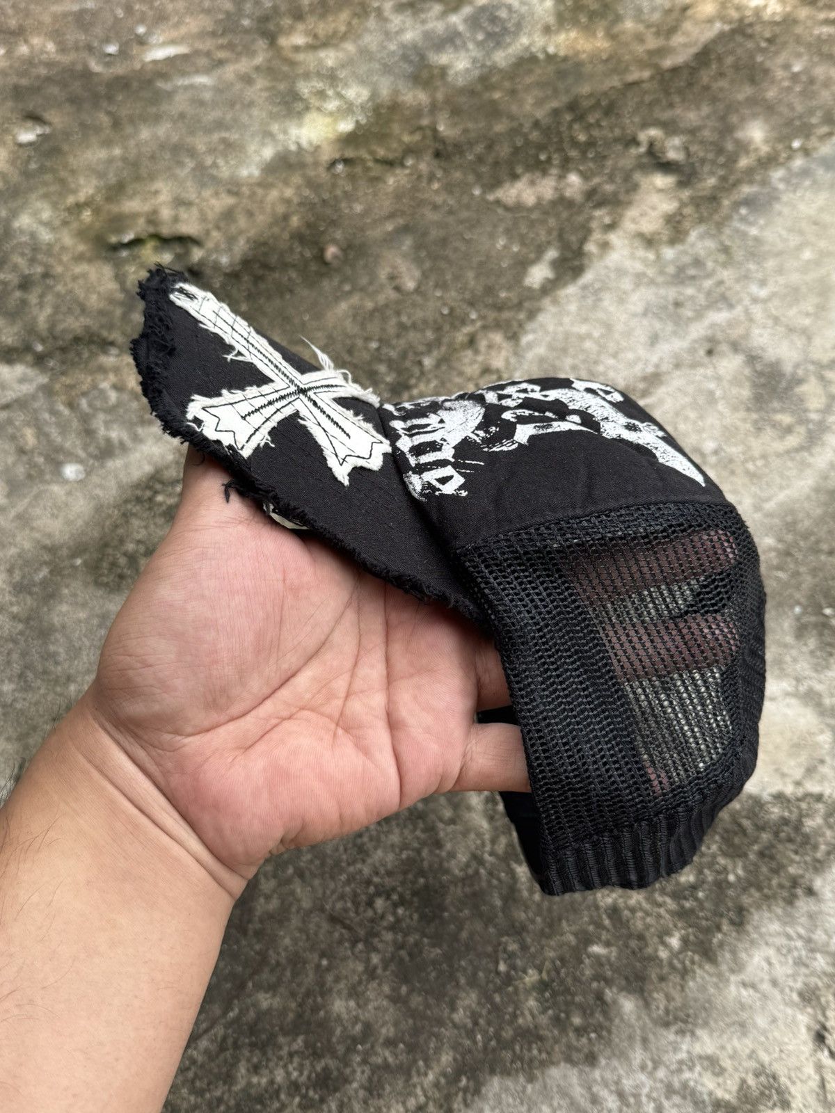 Hysteric Glamour Japanese Poem Crosses Distressed Trucker Hats Ifsix Style Size ONE SIZE - 4 Thumbnail