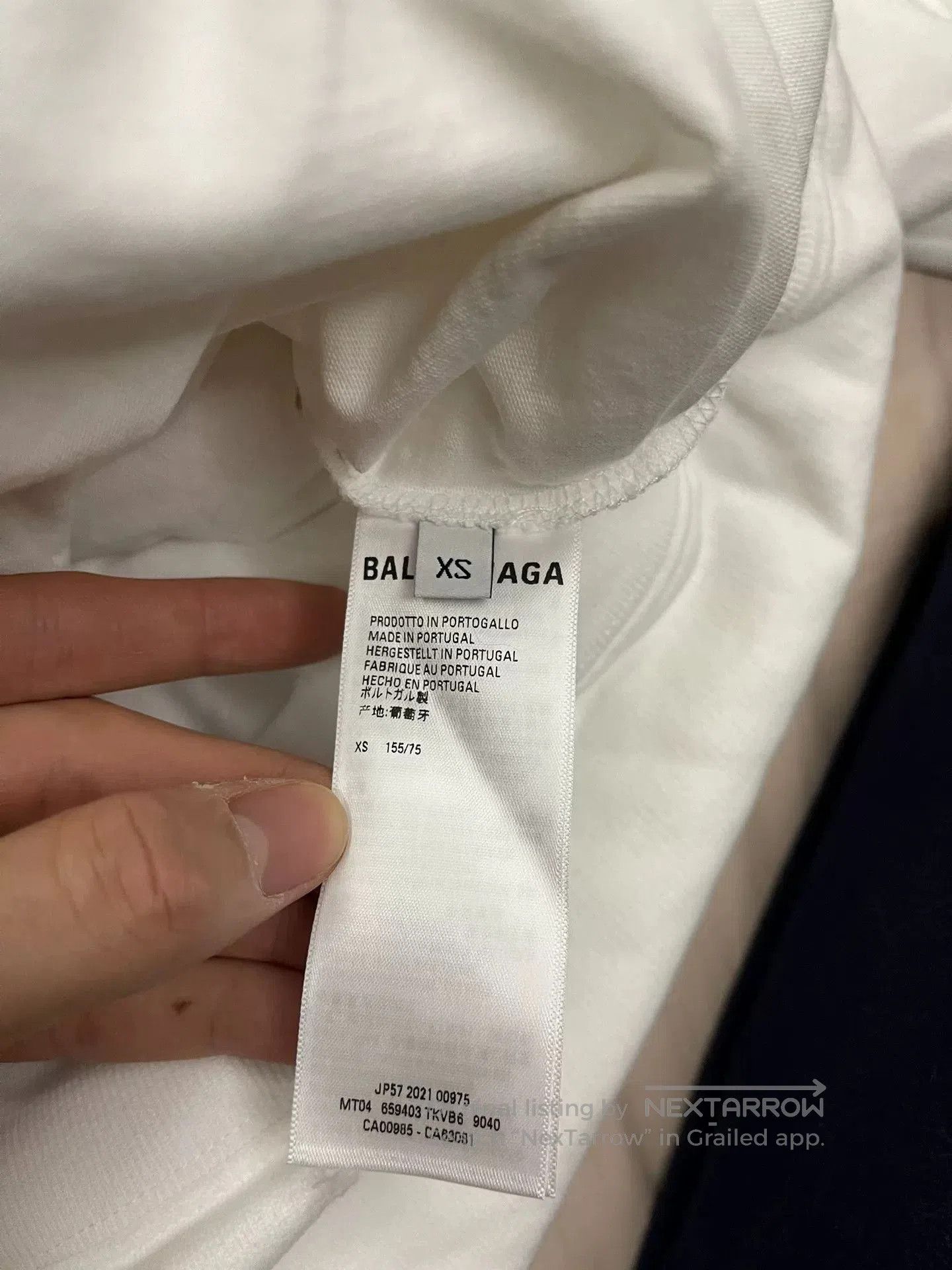 Balenciaga balenciaga destroyed white hoodie with logo. Size US XS / EU 42 / 0 - 9 Thumbnail