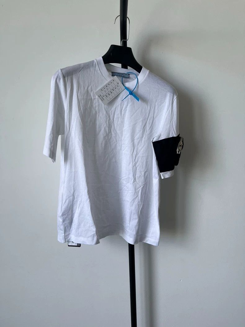 Prada Prada Metal Triangle Logo Short Sleeve T-Shirt Size US XS / EU 42 / 0 - 1 Thumbnail
