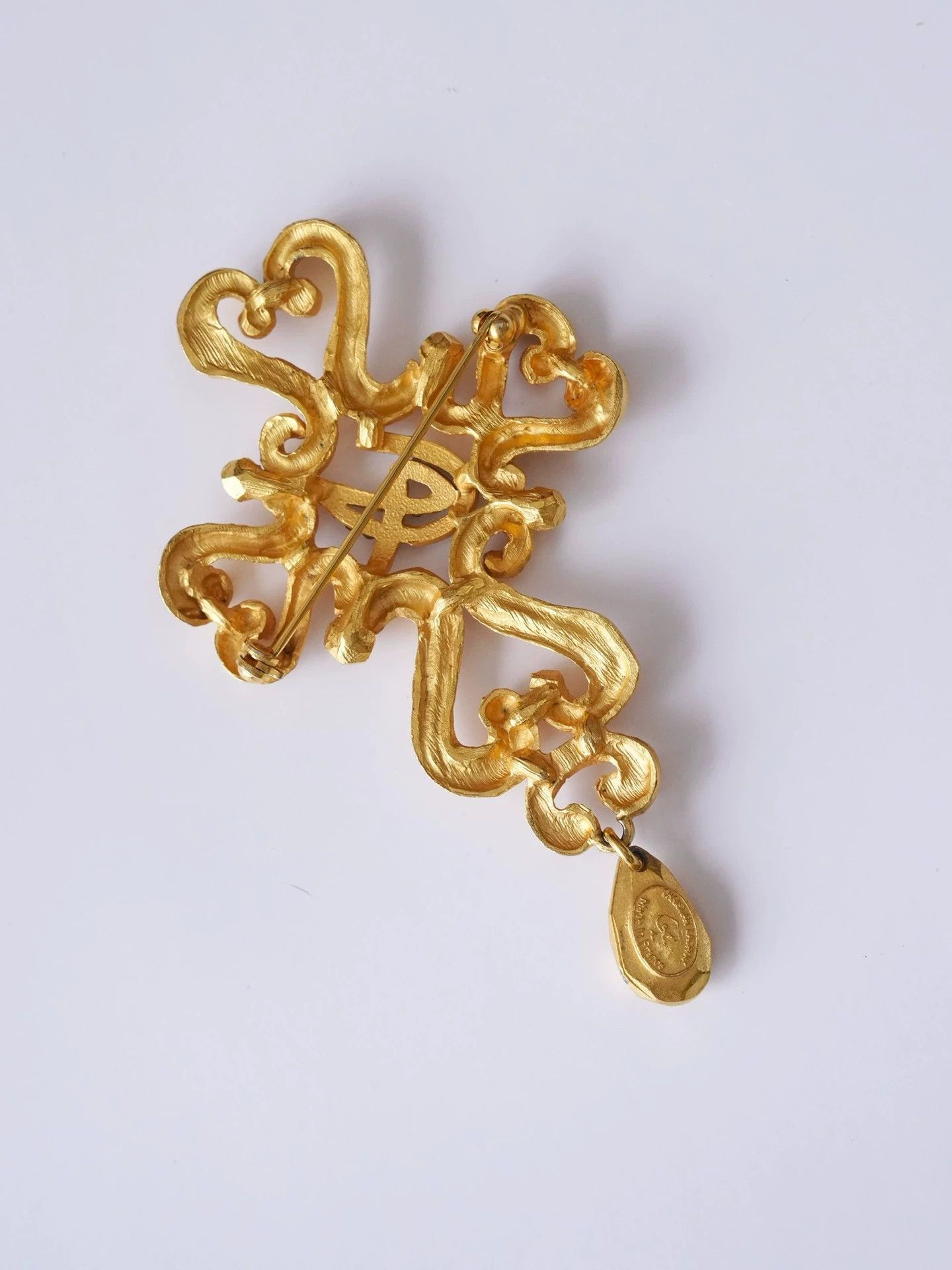 Christian Lacroix Christian Lacroix Heart Cross Matte Gold Pendant Brooch Size ONE SIZE - 5 Thumbnail