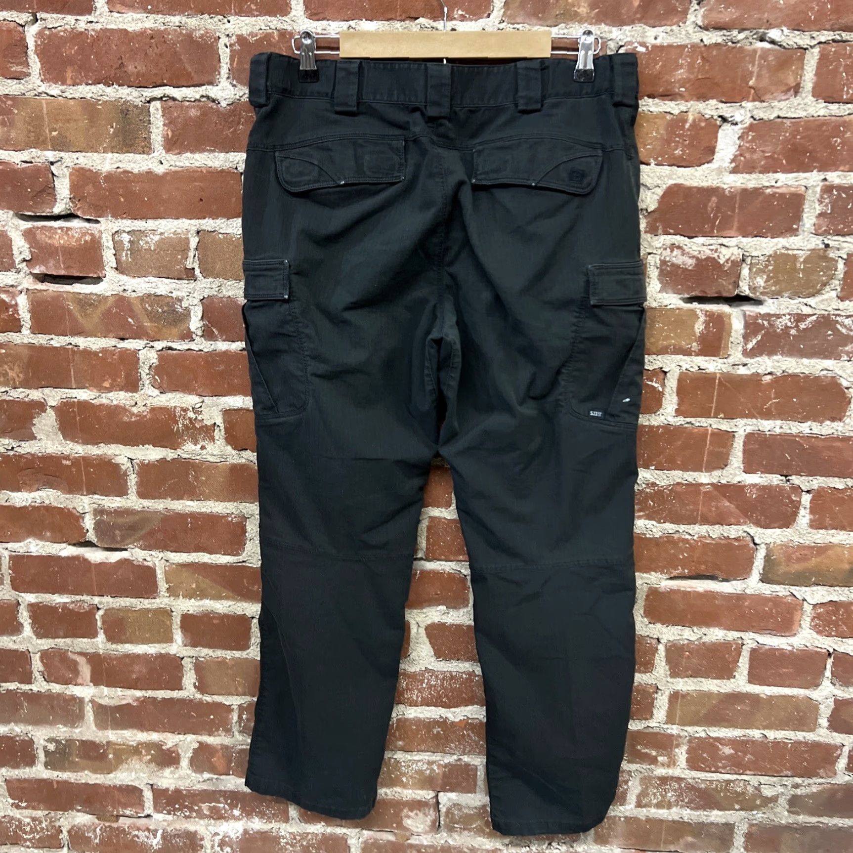 Vintage VINTAGE 5.11 Tactical Cargo Pants Mens Sz 34x30 Black Utility Pockets Size US 34 / EU 50 - 3 Thumbnail