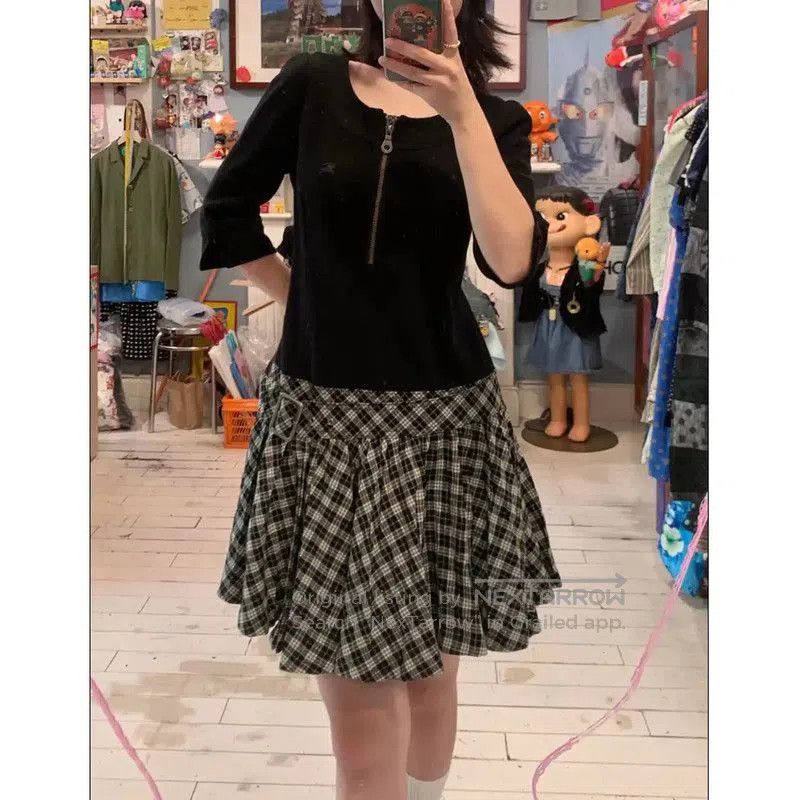 Burberry Burberry Black Wool Blend Pleated Dress. Size M / US 6-8 / IT 42-44 - 2 Thumbnail