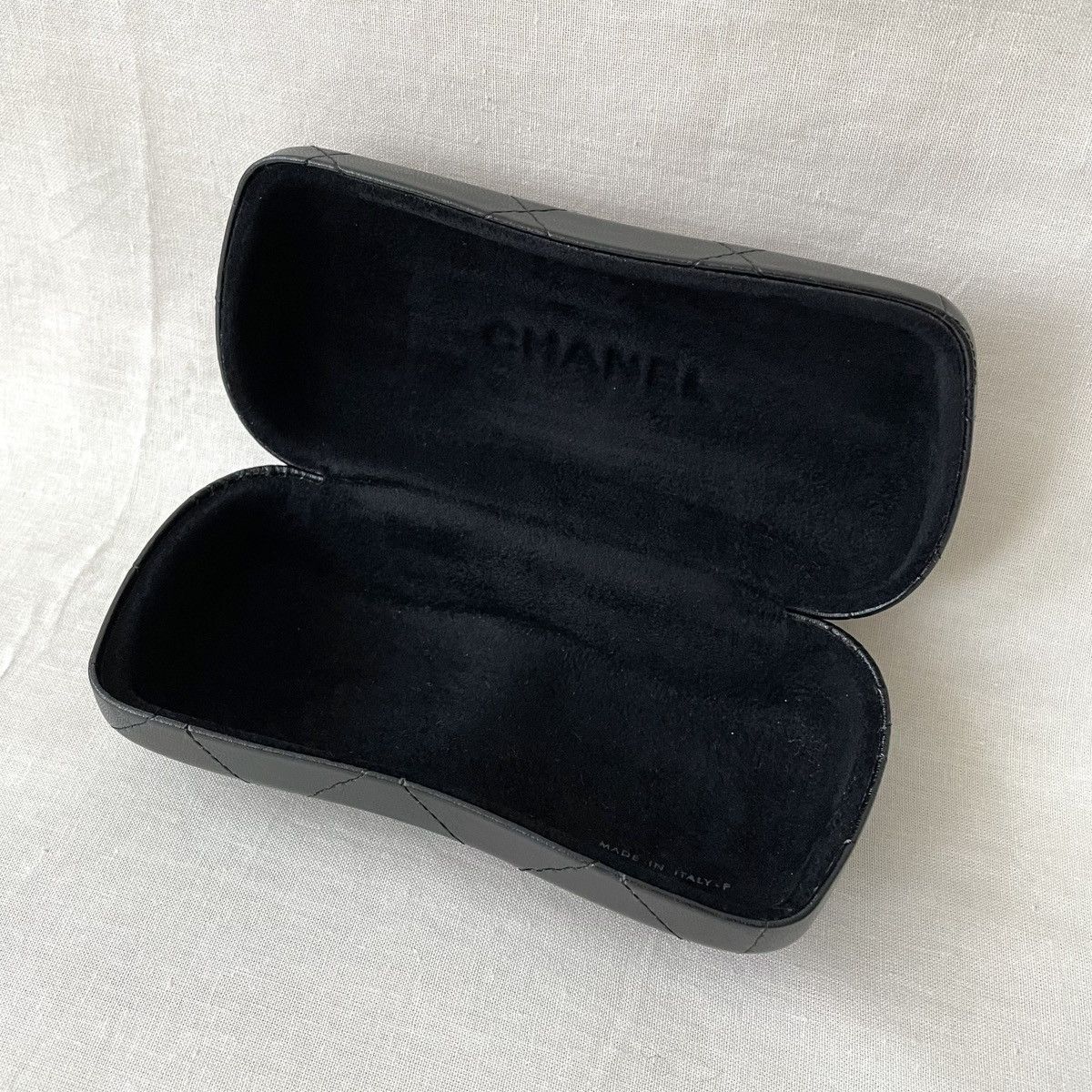 Chanel Chanel Leather Sunglasses Case Size ONE SIZE - 7 Thumbnail