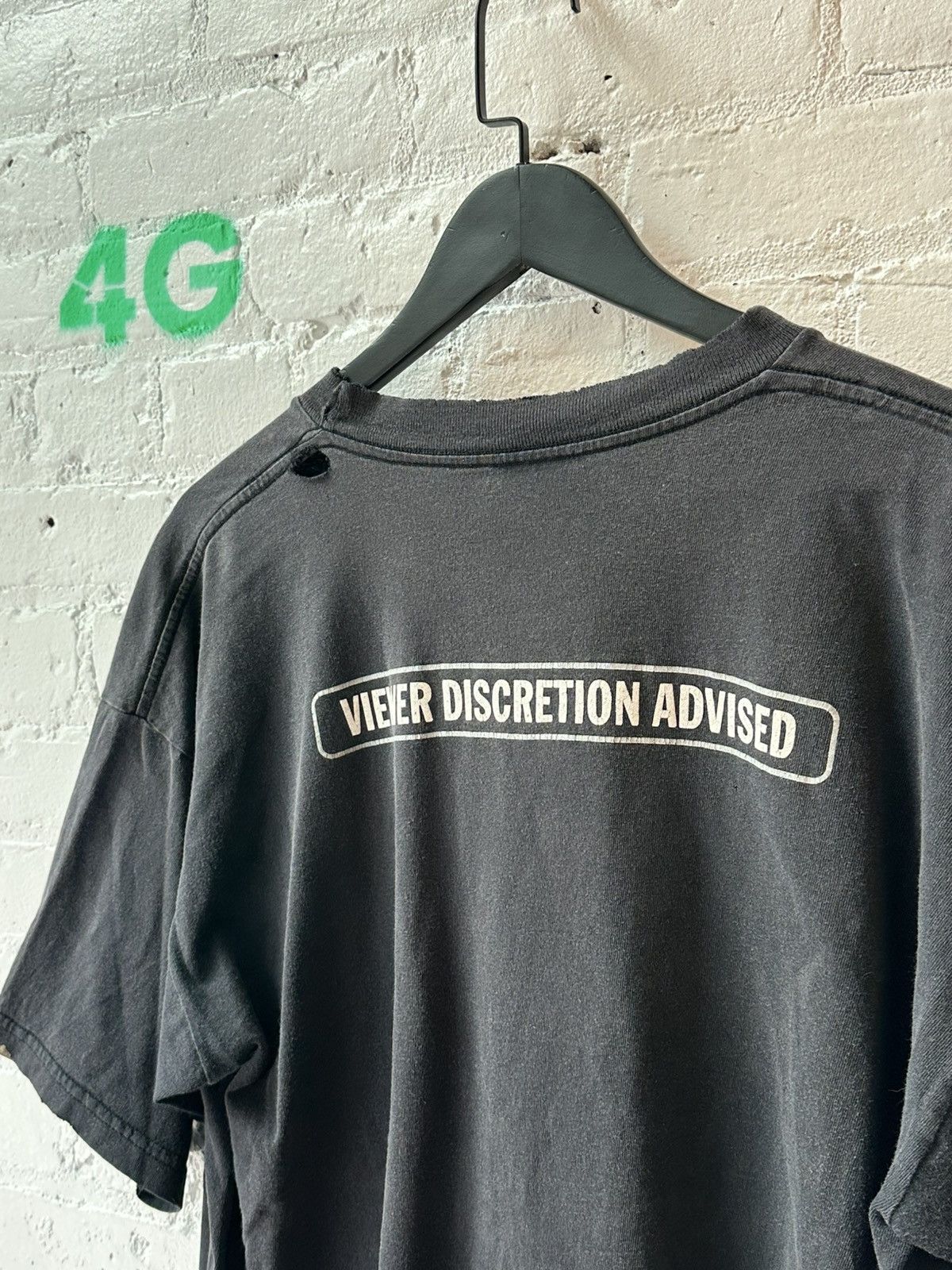 Vintage VINTAGE CAMEL VIEWER DISCRETION THRASHED T Size US XL / EU 56 / 4 - 1 Thumbnail