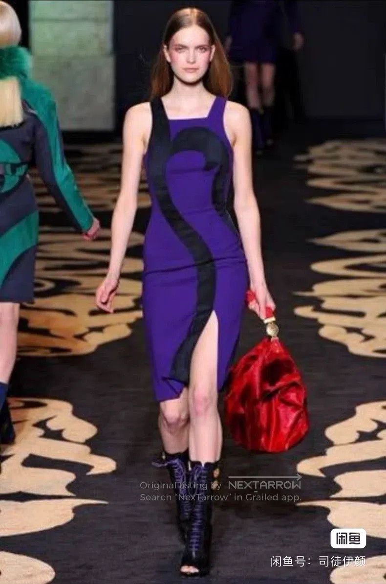 Versace Versace Classic wool dress Size M / US 6-8 / IT 42-44 - 2 Thumbnail