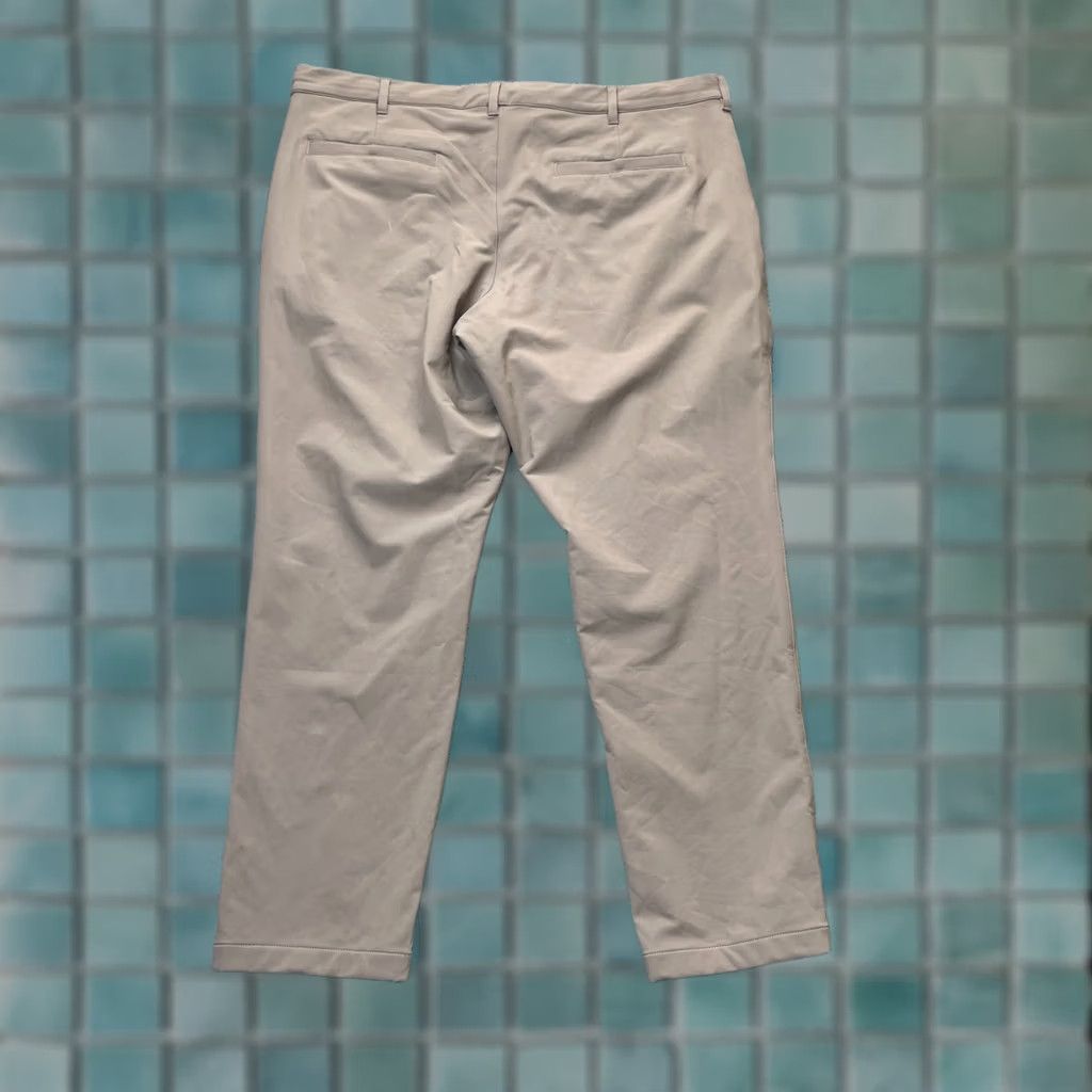 Uniqlo Uniqlo Pants Mens 3XL Beige Heattech Nylon Stretch Tapered Leg Ripstop Casual Travel City Logo Size US 39 - 1 Thumbnail