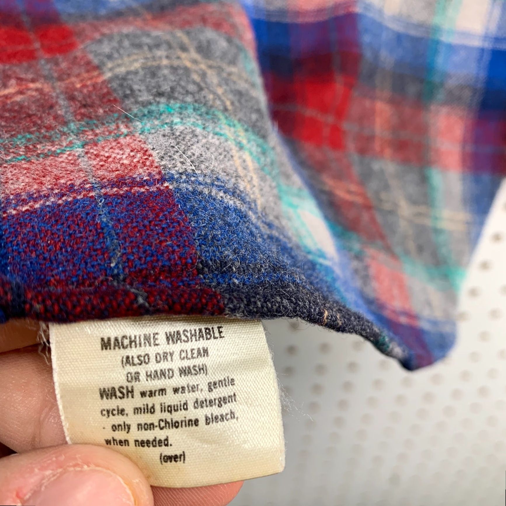 Pendleton VINTAGE Pendleton Button-Up Shirt Mens Large Plaid Blue Red Flannel Made USA 70s 80s Outdoor Pockets Mens Size US L / EU 52-54 / 3 - 7 Thumbnail