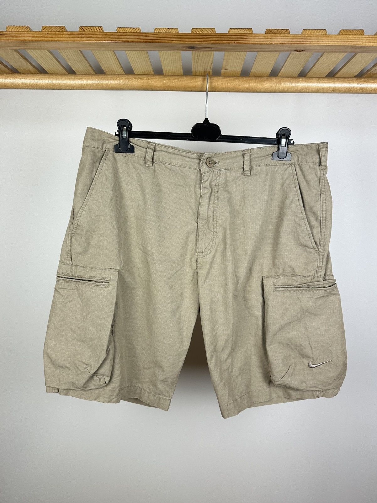 Nike Vintage Nike Cargo Y2K Beige Shorts Size 36 Size US 36 / EU 52 - 1 Thumbnail