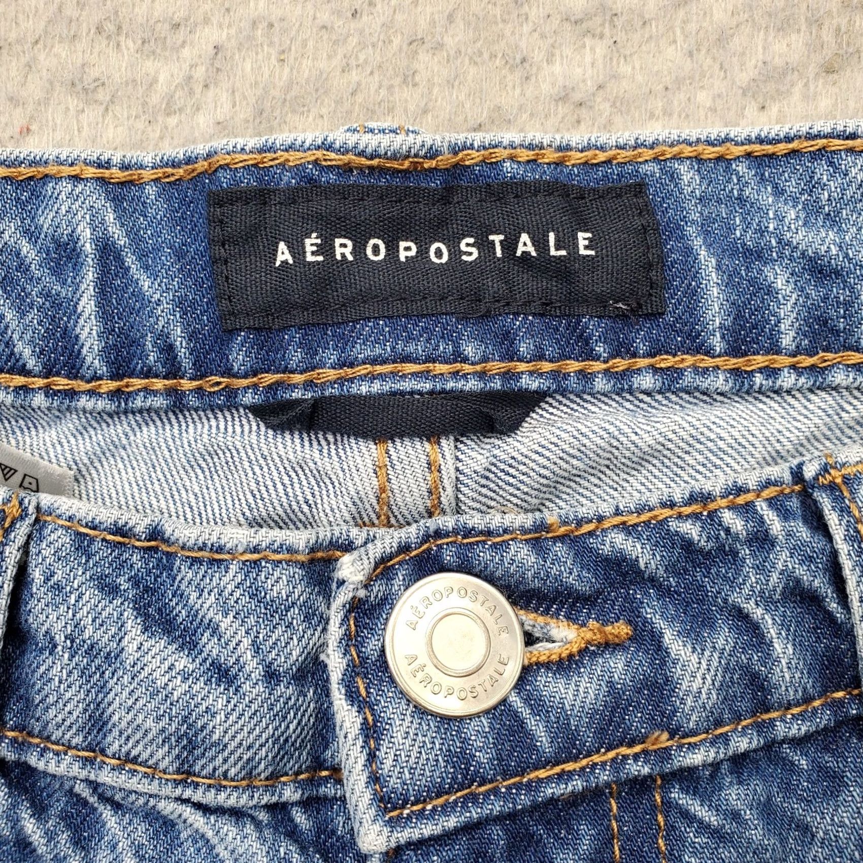Vintage Aéropostale Mom Jeans Womens Size 6 Blue Denim Distressed Straight Leg RN154379 Size 28" / US 6 / IT 42 - 7 Thumbnail