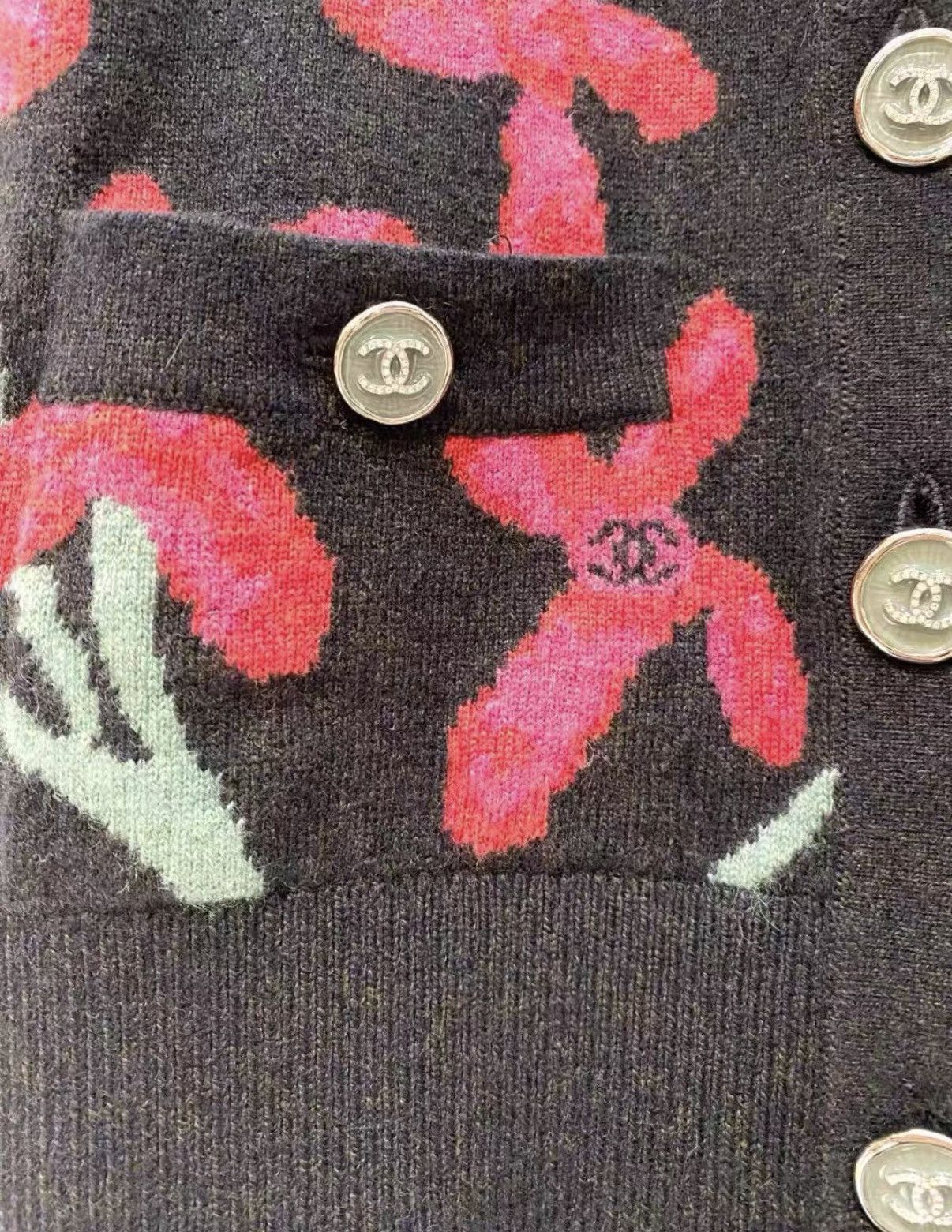 Chanel Chanel Cashmere Knit Top with Floral Detail J33 Size XS / US 0-2 / IT 36-38 - 4 Thumbnail