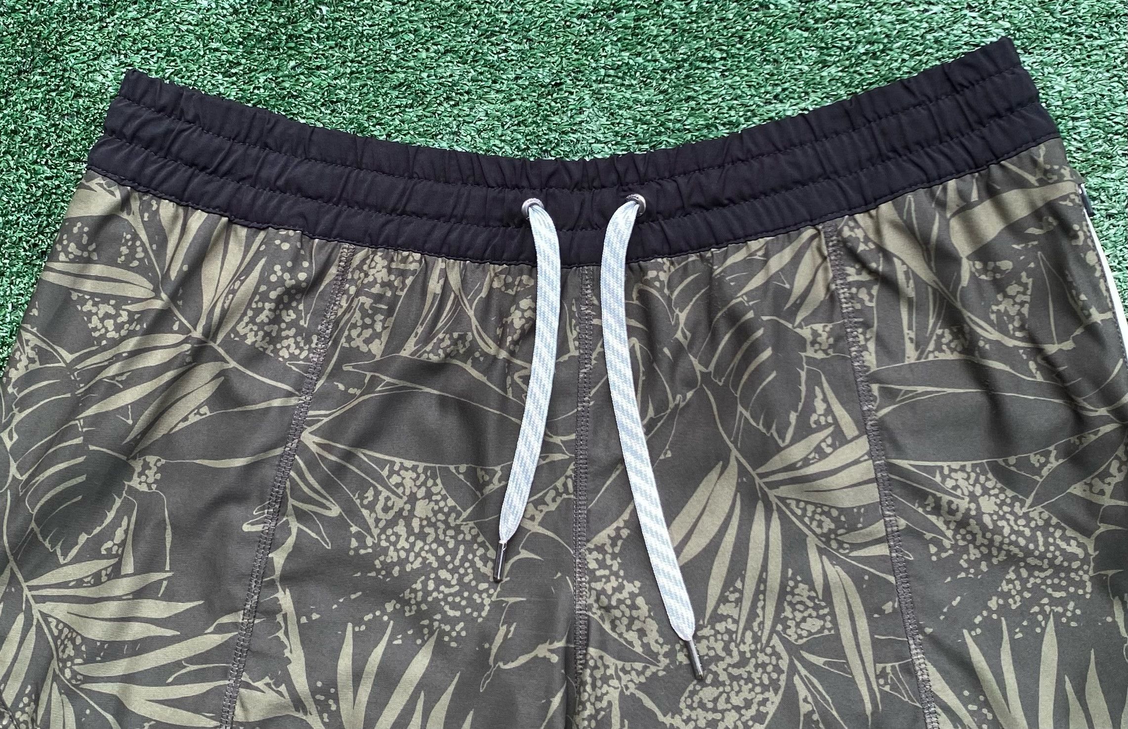 Vuori Vuori Clementine Oregano Rainforest Tropical Palm Shorts XL Size 38" / US 16 / IT 52 - 2 Thumbnail