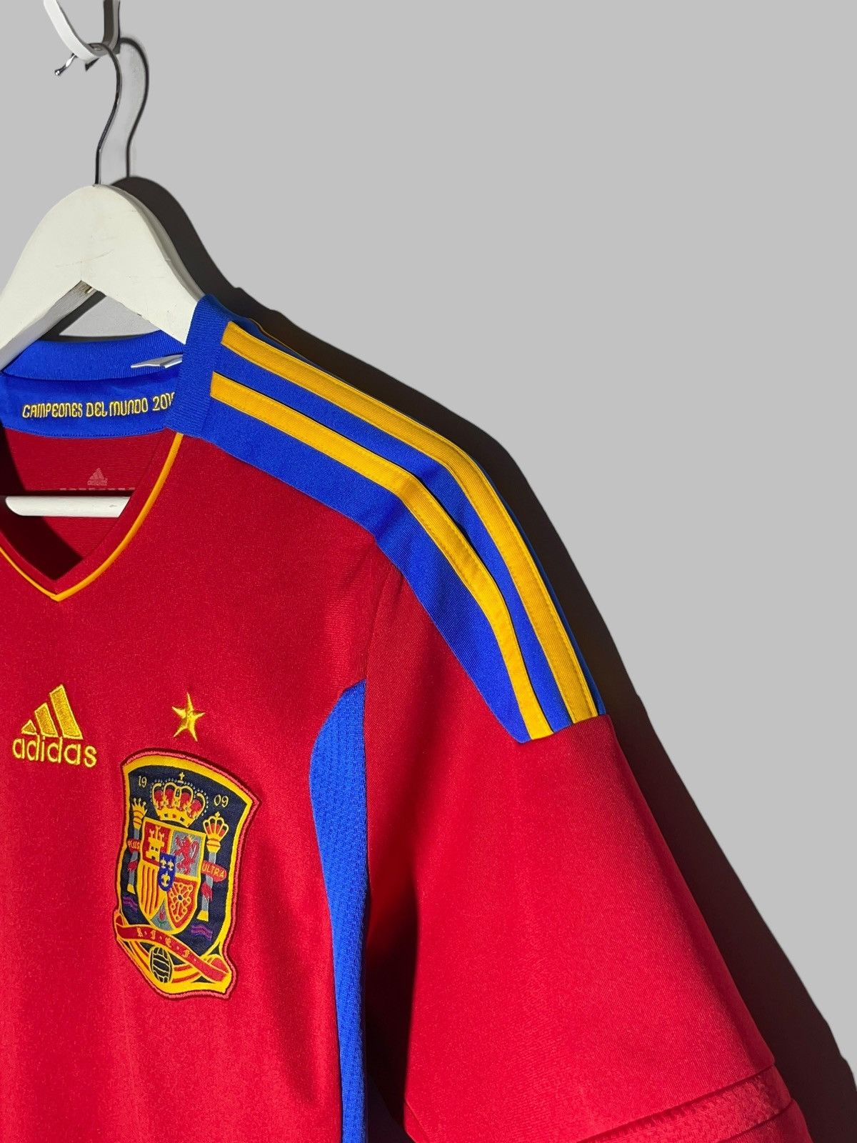 Adidas National Team Spain Adidas 2011 Home Football Shirt Size US S / EU 44-46 / 1 - 5 Thumbnail