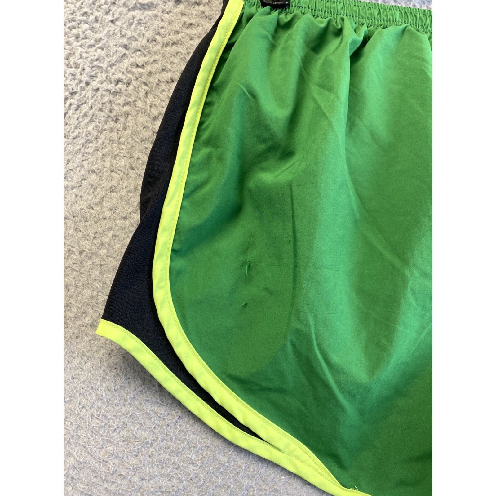 Nike Nike Shorts Womens L Green Athletic Elastic Waist 18Y Drawstring Lined /100-15 Size 36" / US 14 / IT 50 - 6 Thumbnail