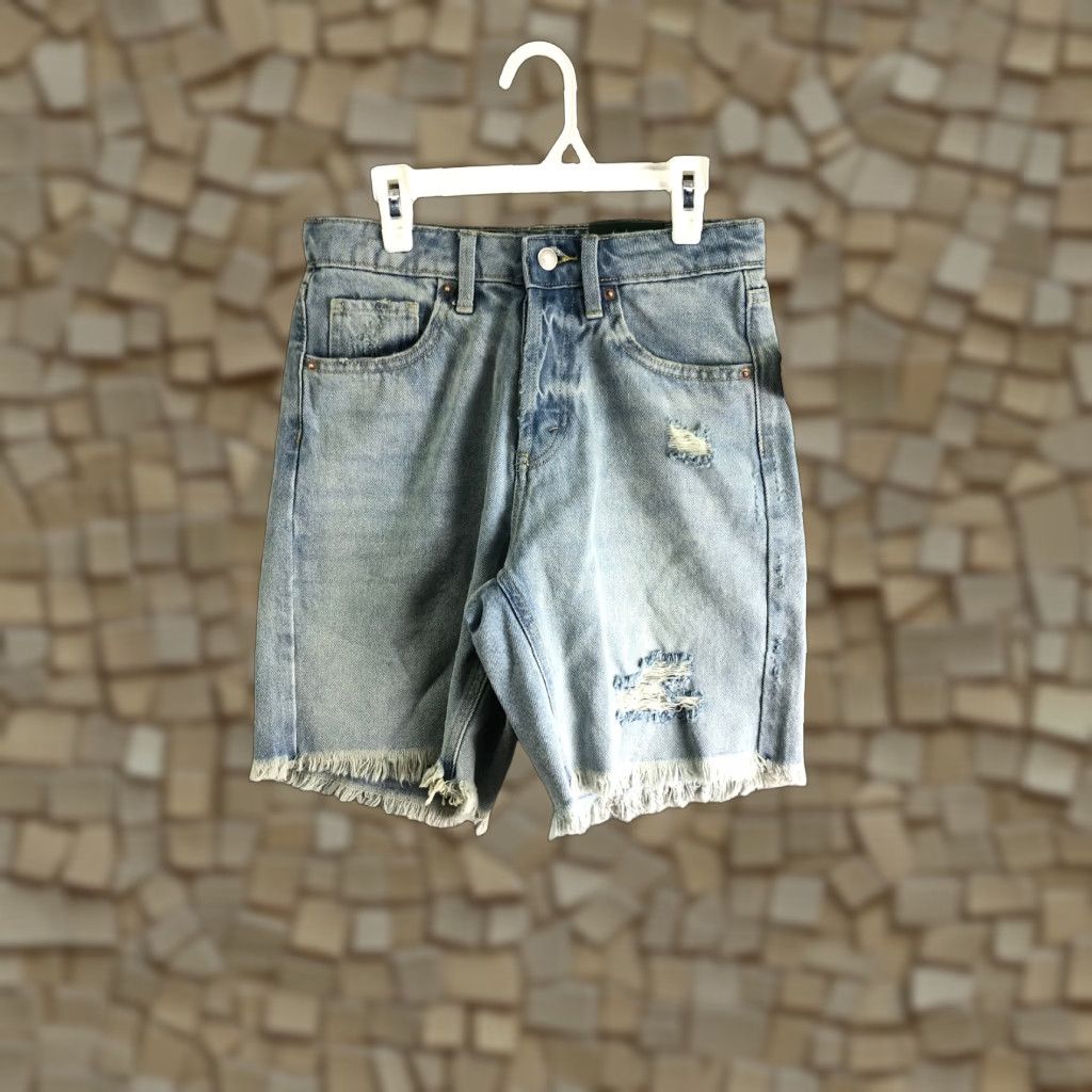 Vintage Wild Fable High Rise Bermuda Shorts Womens Size 00 Blue Denim Jean Shorts Size 26" / US 2 / IT 38 - 1 Thumbnail