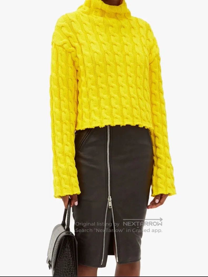 Balenciaga Balenciaga Short Cable Knit Sweater XS Yellow Size XS / US 0-2 / IT 36-38 - 1 Thumbnail