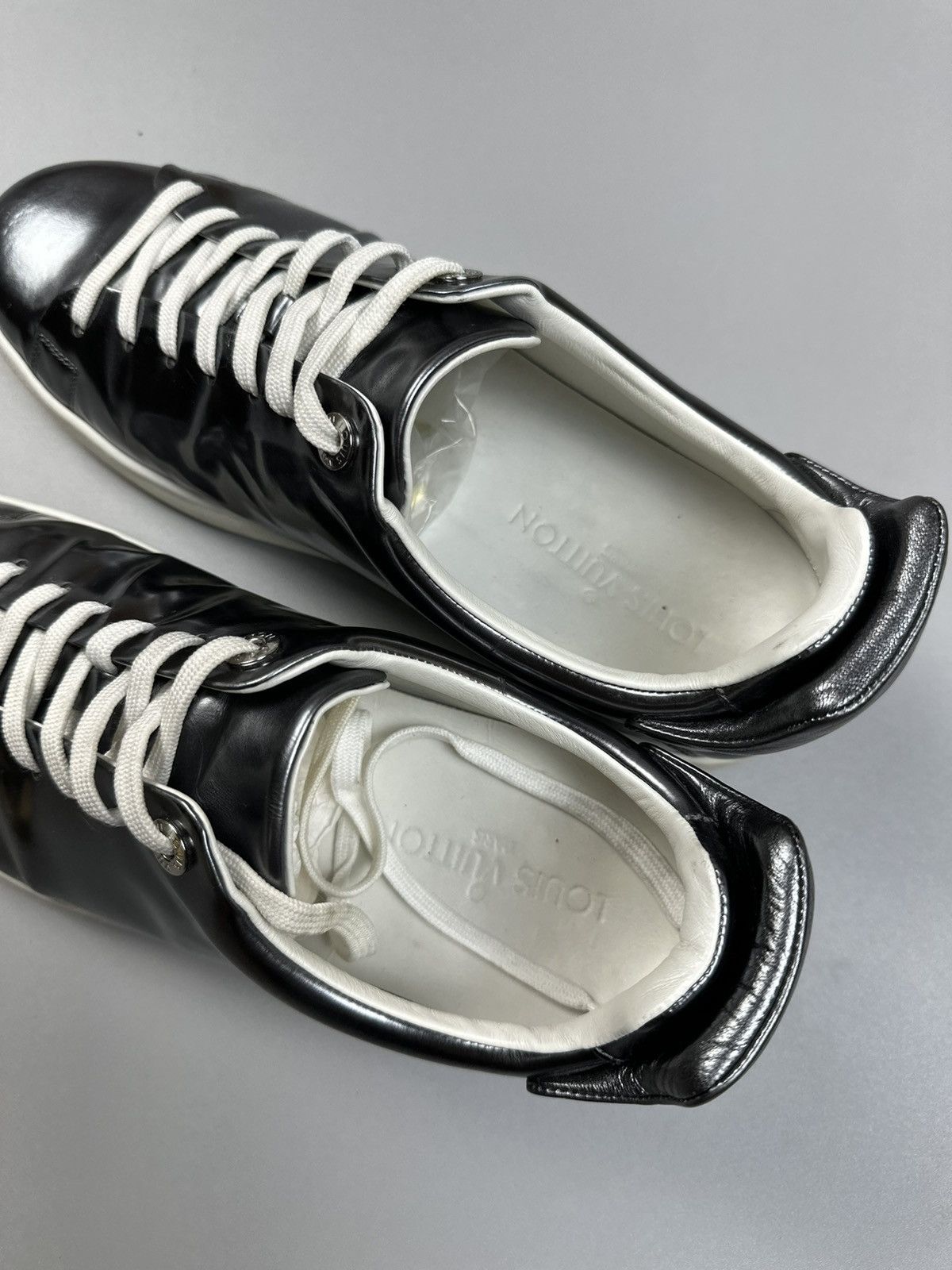 Louis Vuitton Louis Vuitton Silver Leather Sneakers Size US 9.5 / EU 42-43 - 3 Thumbnail