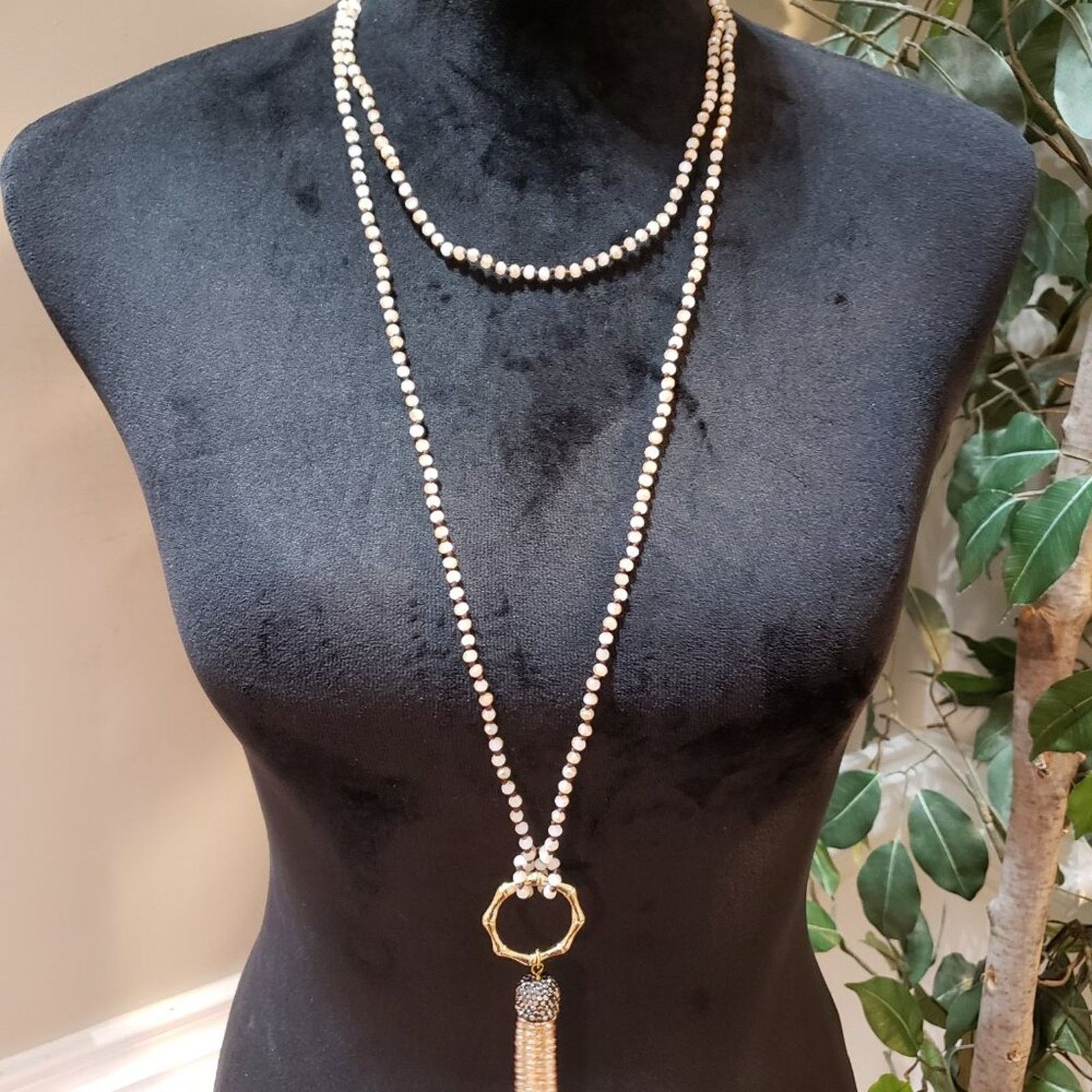 The Unbranded Brand Gold Tone Natural Freshwater Pearl Lariat Tassel Necklace Size ONE SIZE - 3 Thumbnail