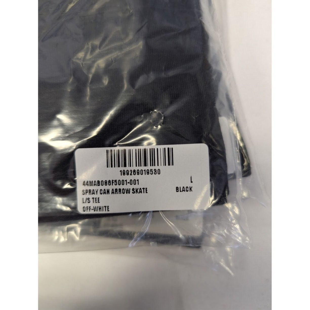 Off-White o1rshd1 Spray Can Arrow Skate L/S T-Shirt in Black Size US L / EU 52-54 / 3 - 21 Thumbnail