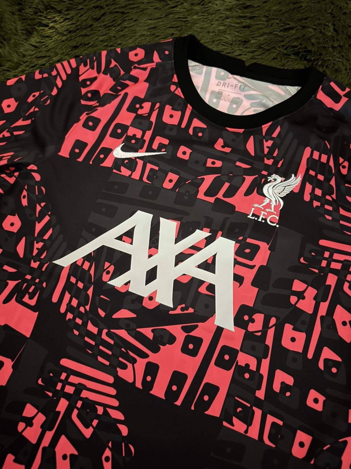 Nike [S] Nike Liverpool Pre-Match Top Short Sleeve Jersey Black Size US S / EU 44-46 / 1 - 2 Thumbnail