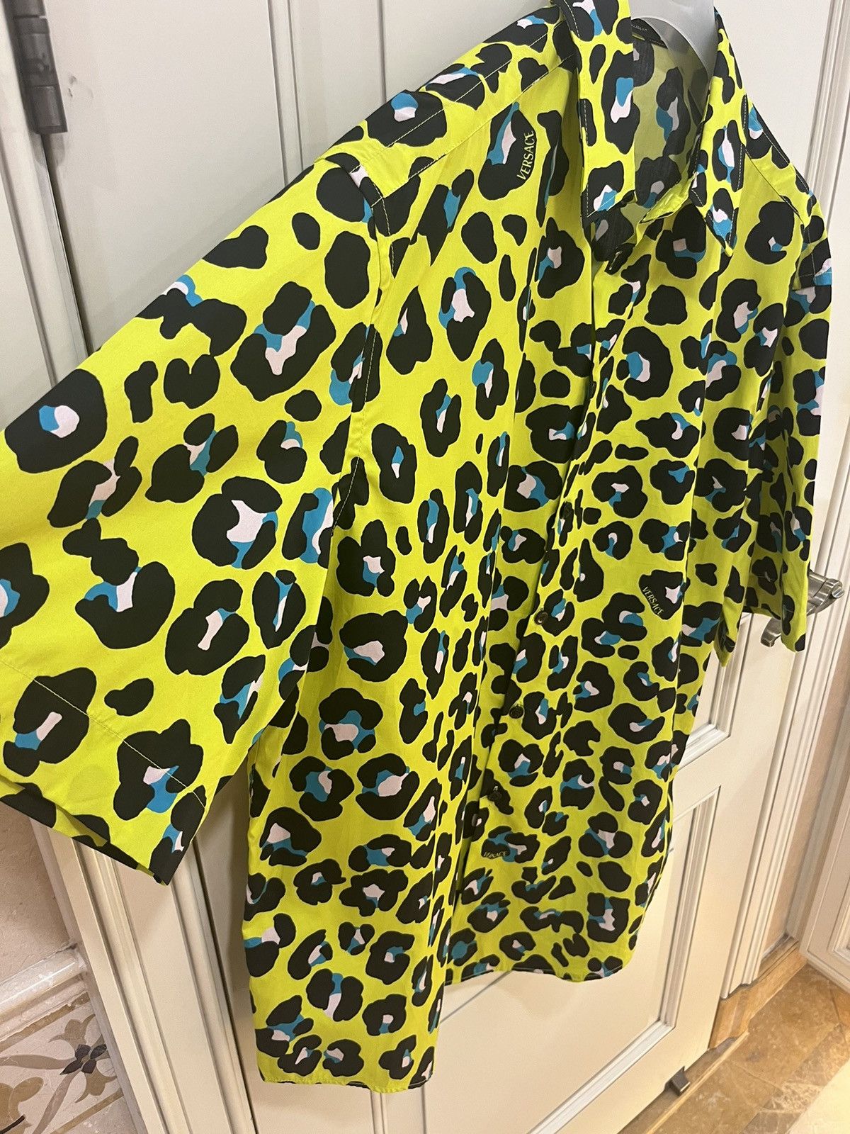 Versace Leopard print short.sleeve shirt size48 Size US M / EU 48-50 / 2 - 7 Thumbnail