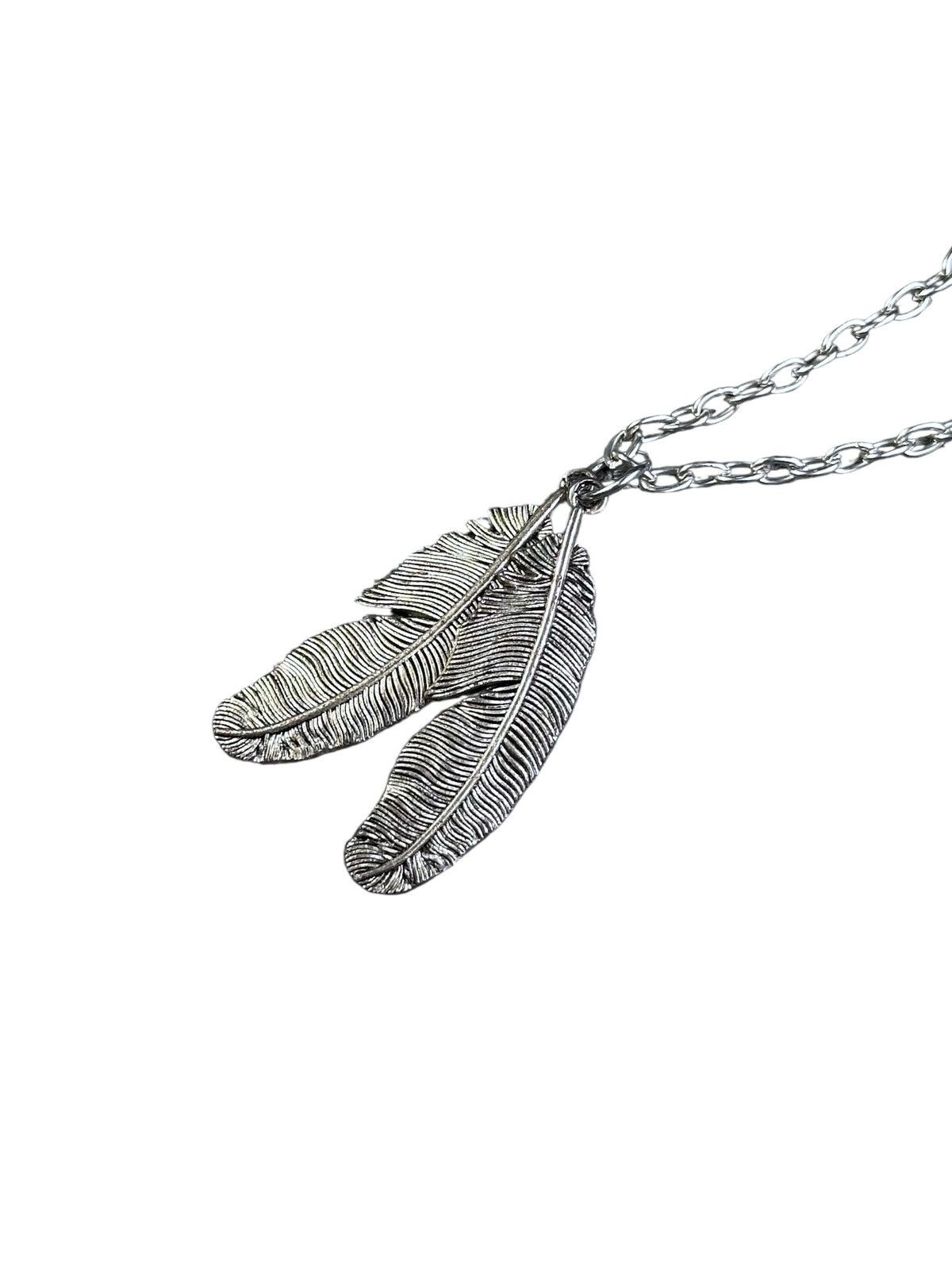 Native 2000s JAPANESE MADE TRIBAL INSPIRED TWIN FEATHERS NECKLACE Size ONE SIZE - 1 Thumbnail