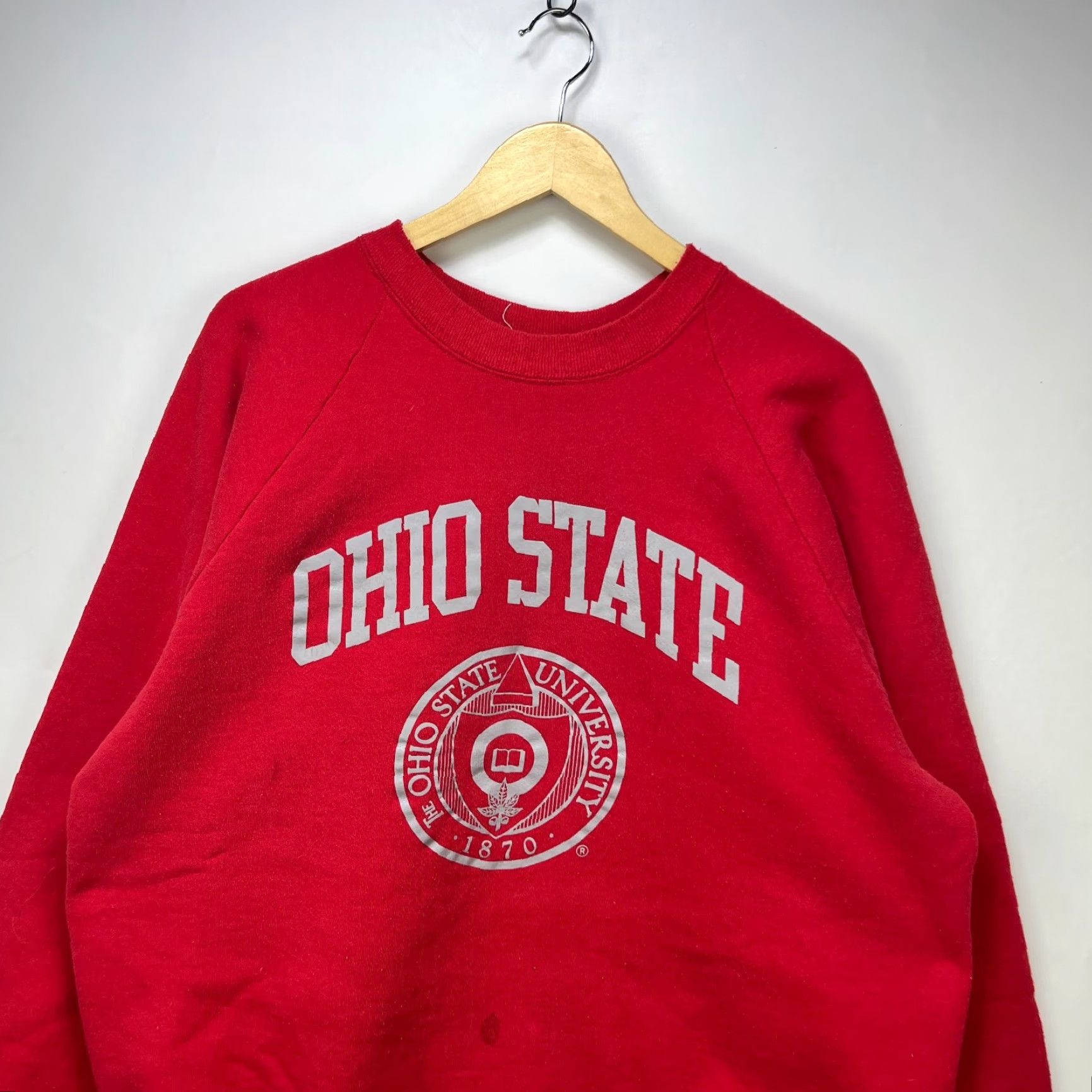 Fruit Of The Loom Vintage Ohio State Buckeyes Raglan Sweatshirt 2XL Red Mens Sweatshirt OSU Raglan 80s Made in USA Size US XXL / EU 58 / 5 - 2 Thumbnail