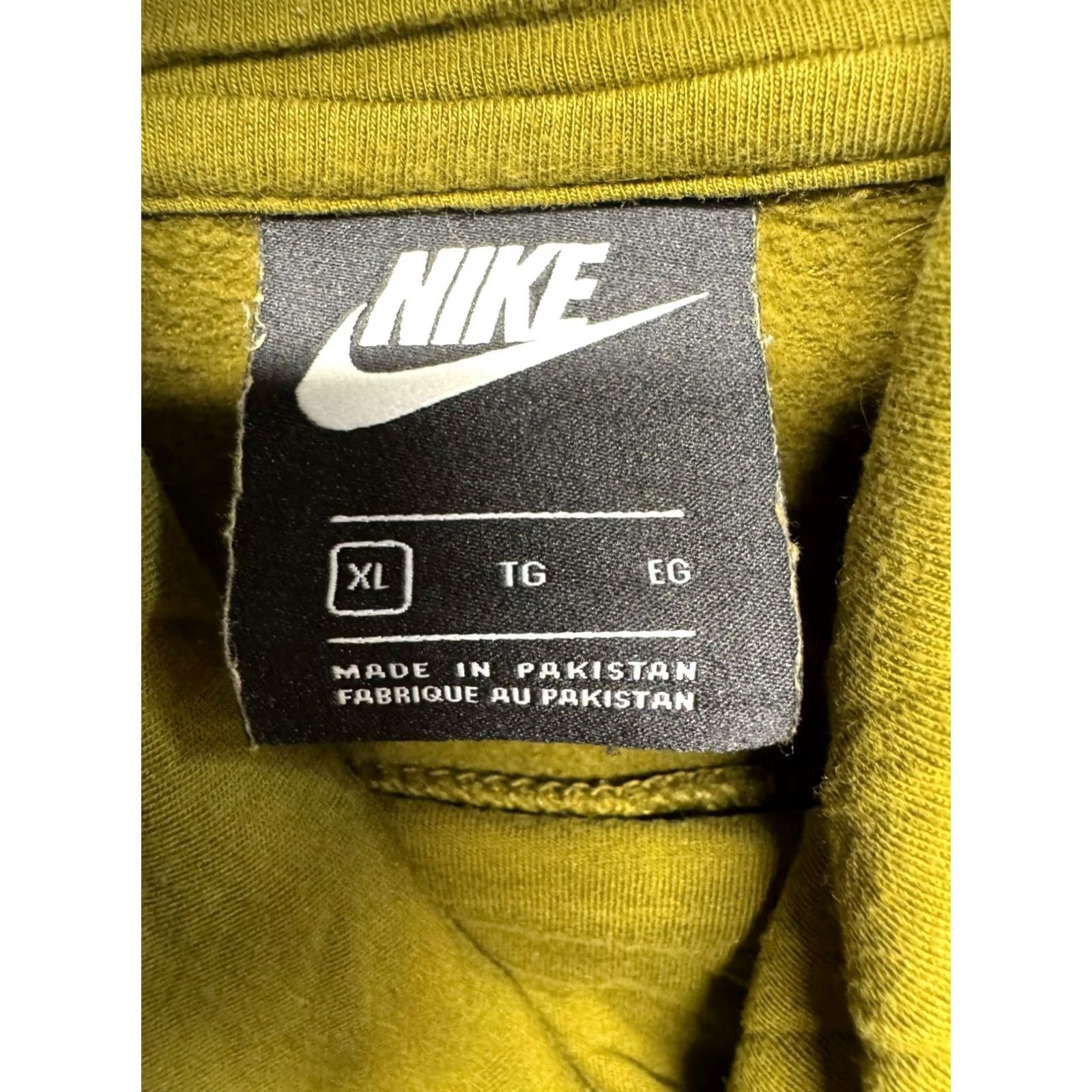 Nike VINTAGE Men’s Nike Hoodie Mens XLarge Green Pullover Hoodie Nike Swoosh 24in length 25 1/2in pit to pit Athletic Size US XL / EU 56 / 4 - 6 Thumbnail