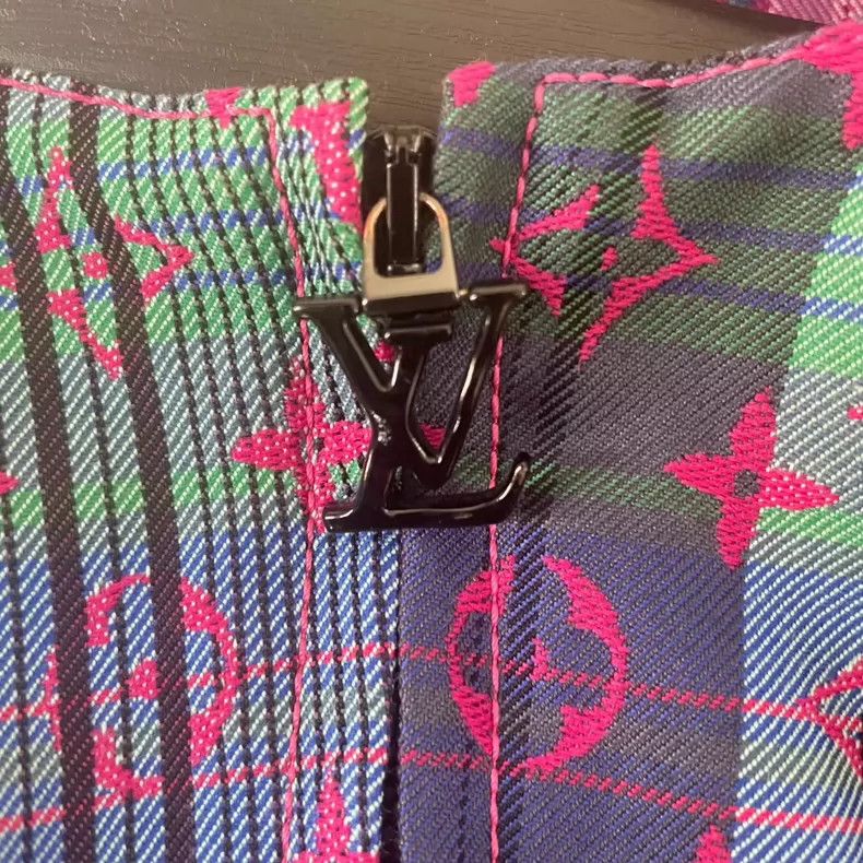 Louis Vuitton LOUIS VUITTON Neon full logo jacket 2504-Nextarrow Size US L / EU 52-54 / 3 - 5 Thumbnail