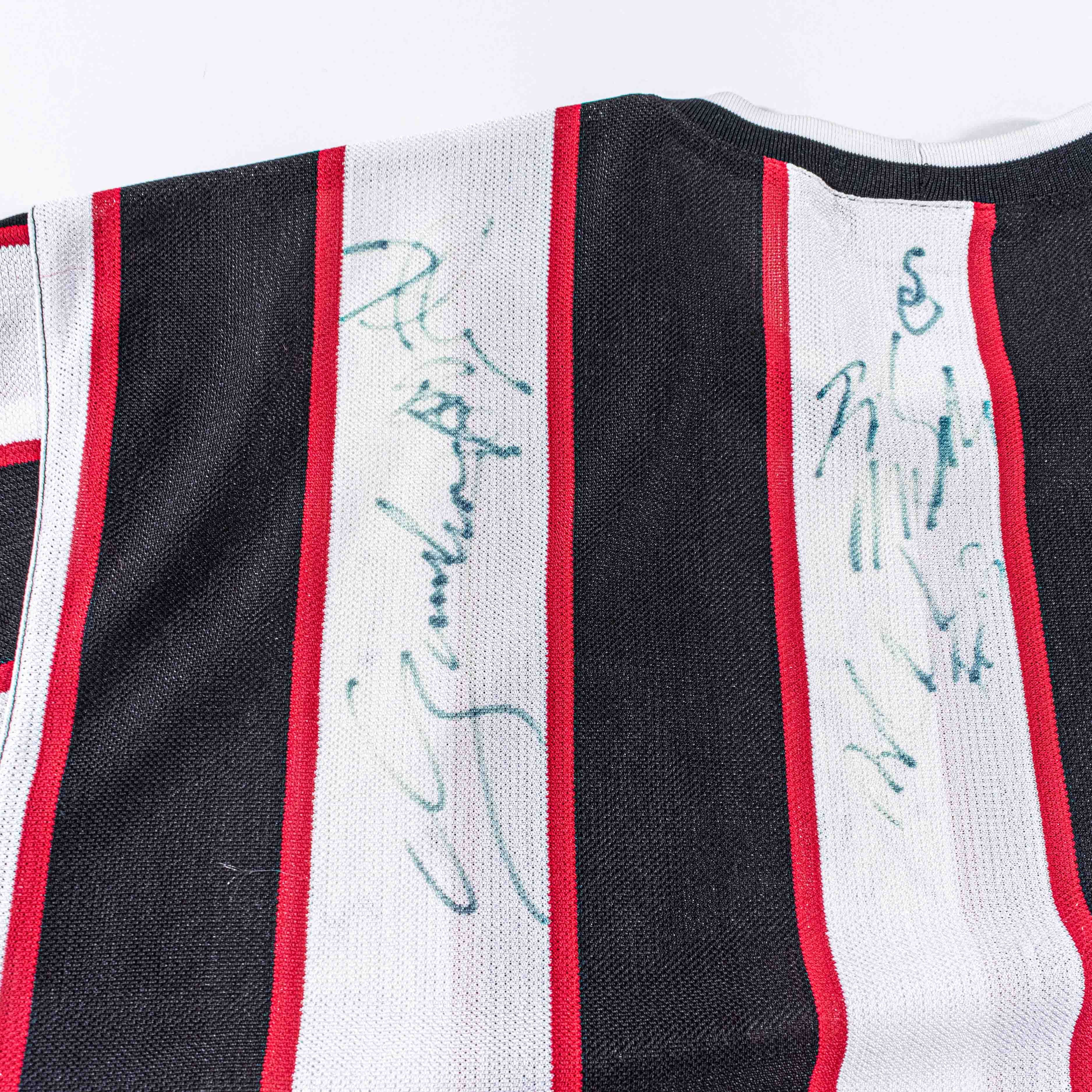 Nike 1997 NIKE New York New Jersey MetroStars Autographed Jersey Size US XL / EU 56 / 4 - 13 Thumbnail