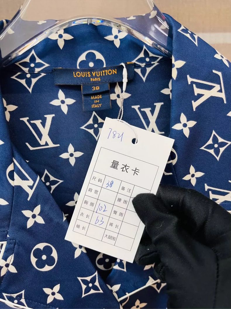 Louis Vuitton Louis Vuitton Blue silk shirt with full logo shirt 2505-Nex Size XS / US 0-2 / IT 36-38 - 2 Thumbnail