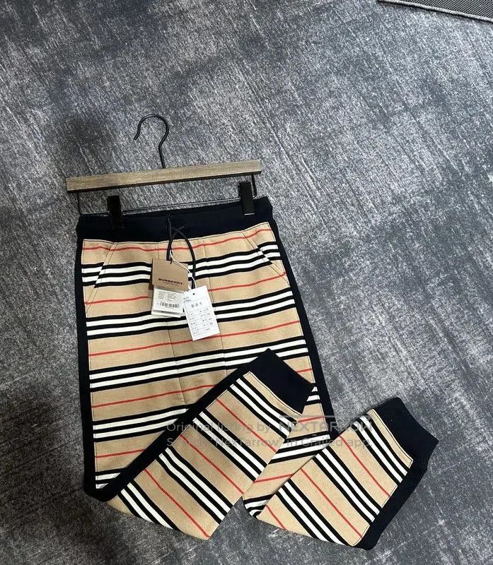 Burberry Black Check Cotton Casual Pants.