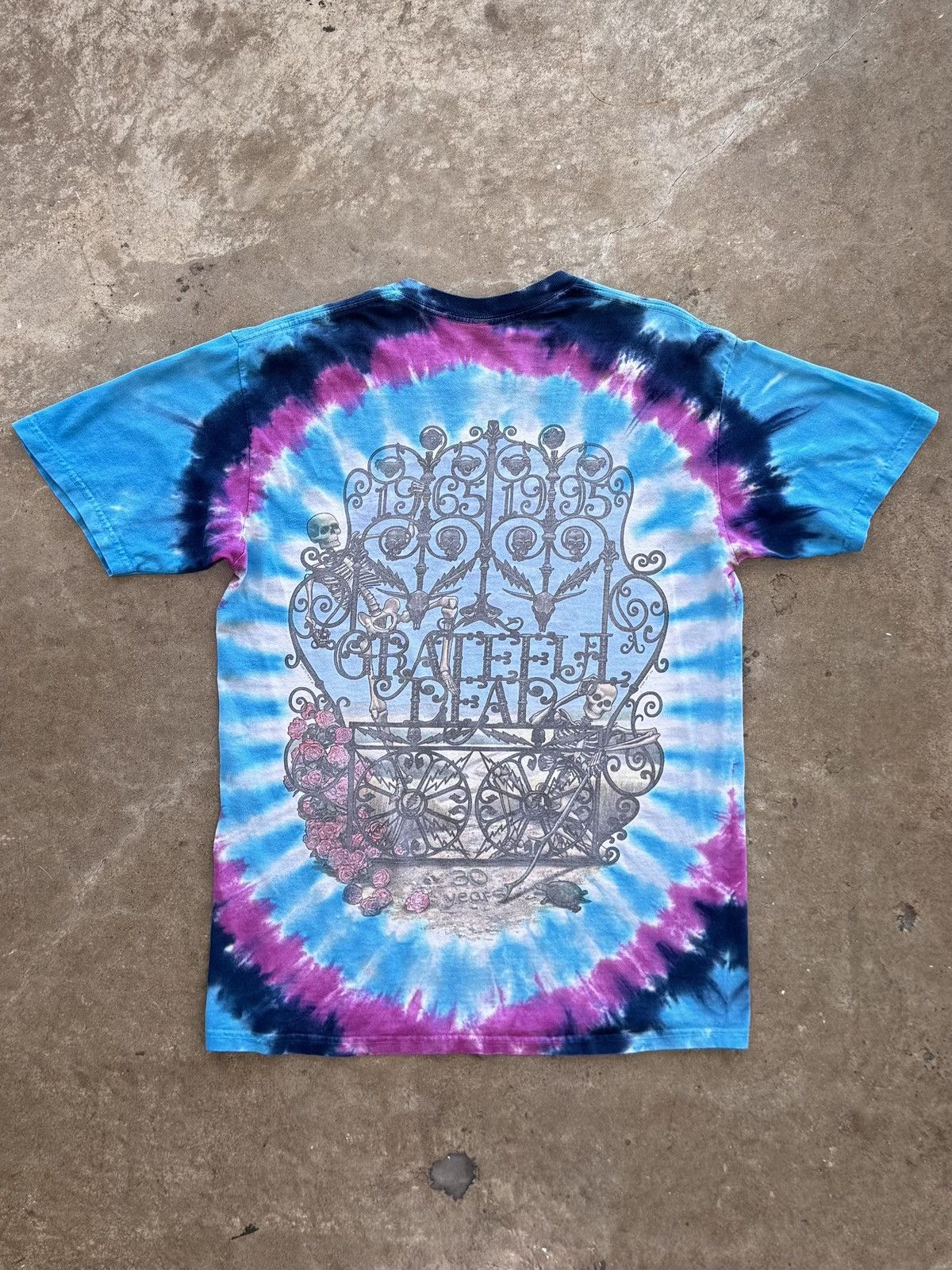 Vintage Vintage 1995 Grateful Dead Skeleton Rose TieDye tee large Size US L / EU 52-54 / 3 - 5 Thumbnail
