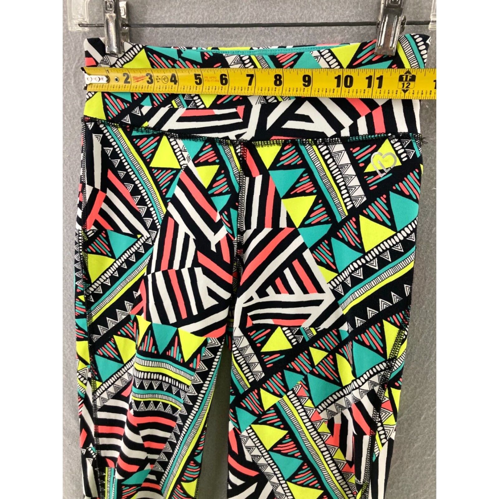 Olive LIVE LOVE DREAM Yoga Pants Womens Small Abstract AOP Capri Pants Size 28" / US 6 / IT 42 - 2 Thumbnail