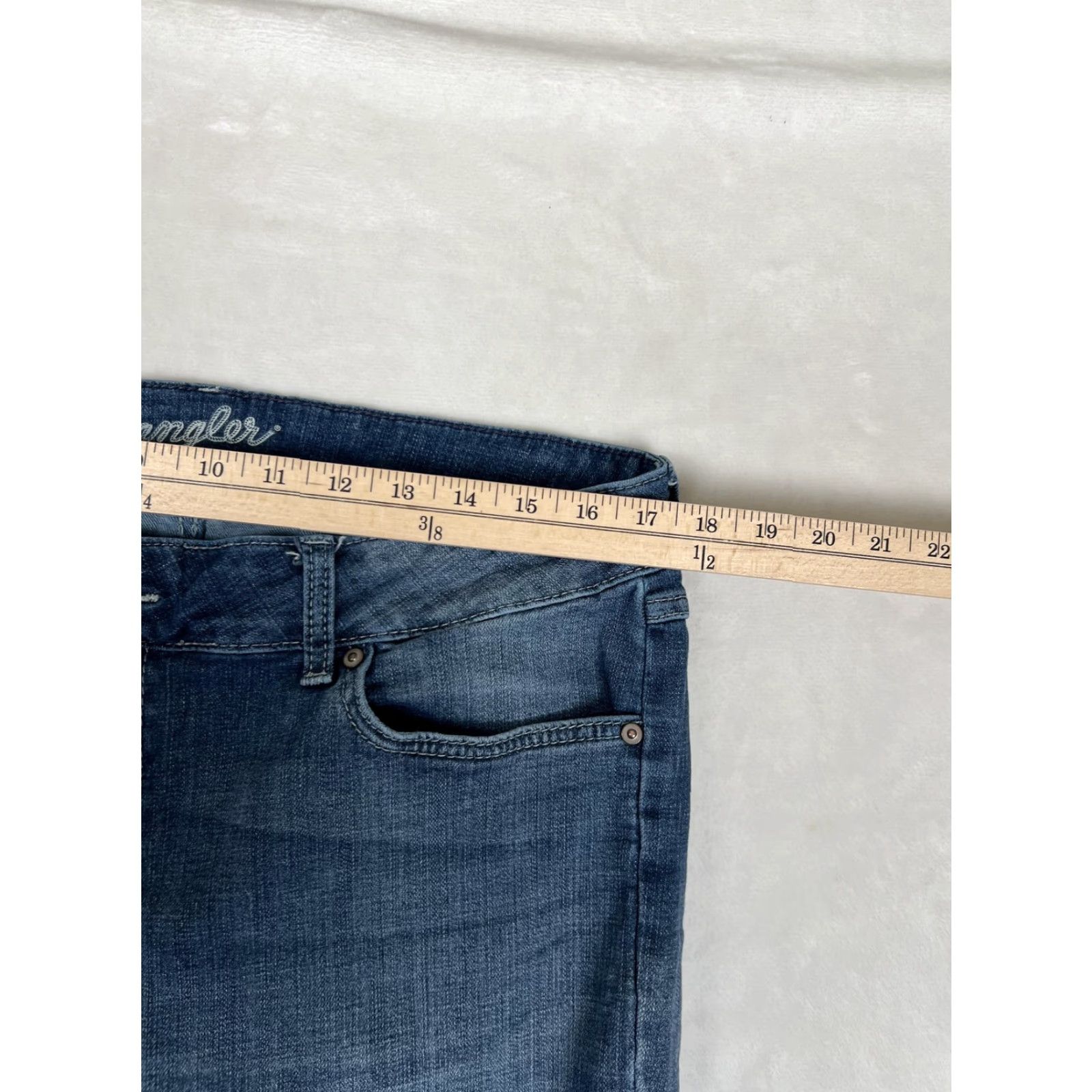 Wrangler Wrangler Jeans Women's 15 Blue Medium Wash Regular Denim Straight Leg Pockets 29in Inseam Wrangler 100015T409JYMS Womens Size 36" / US 14 / IT 50 - 5 Thumbnail