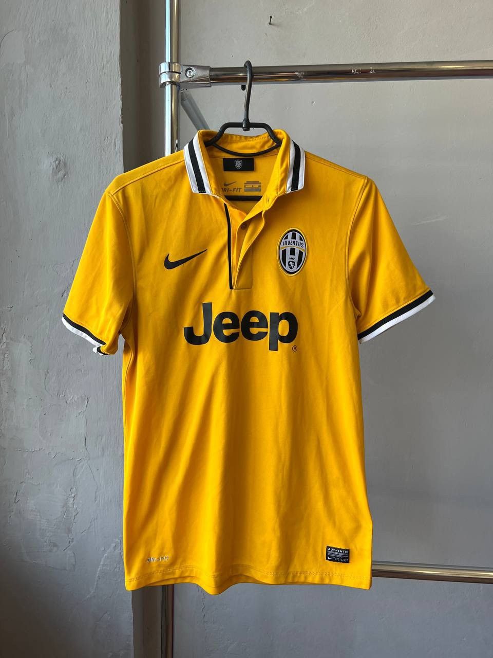 Nike 2013/14 JUVENTUS FC AWAY SOCCER JERSEY FOOTBALL SHIRT NIKE S Size US L / EU 52-54 / 3 - 2 Thumbnail