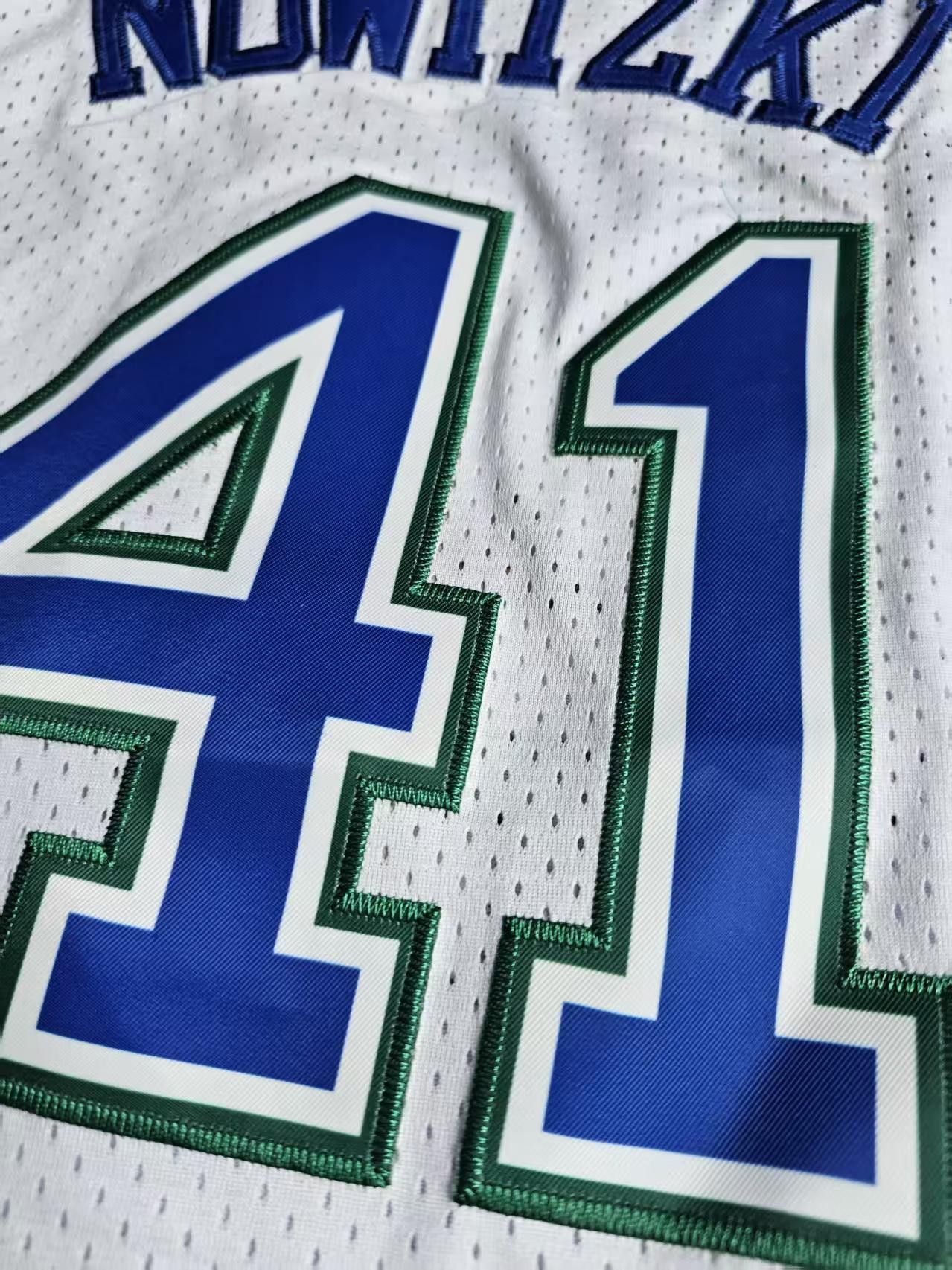 NBA #41 Dirk Nowitzki Jersey Dallas Mavericks 1998 1999 White Size US L / EU 52-54 / 3 - 3 Thumbnail