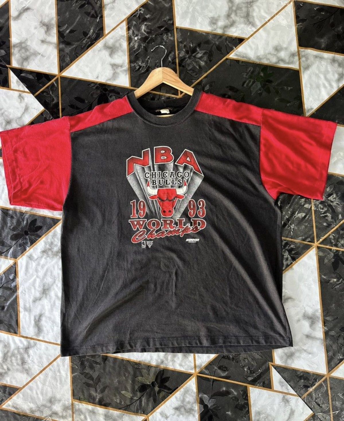 NBA VINTAGE NBA CHICAGO BULLS 1993 WORLD CHAMPS Size US XL / EU 56 / 4 - 1 Thumbnail