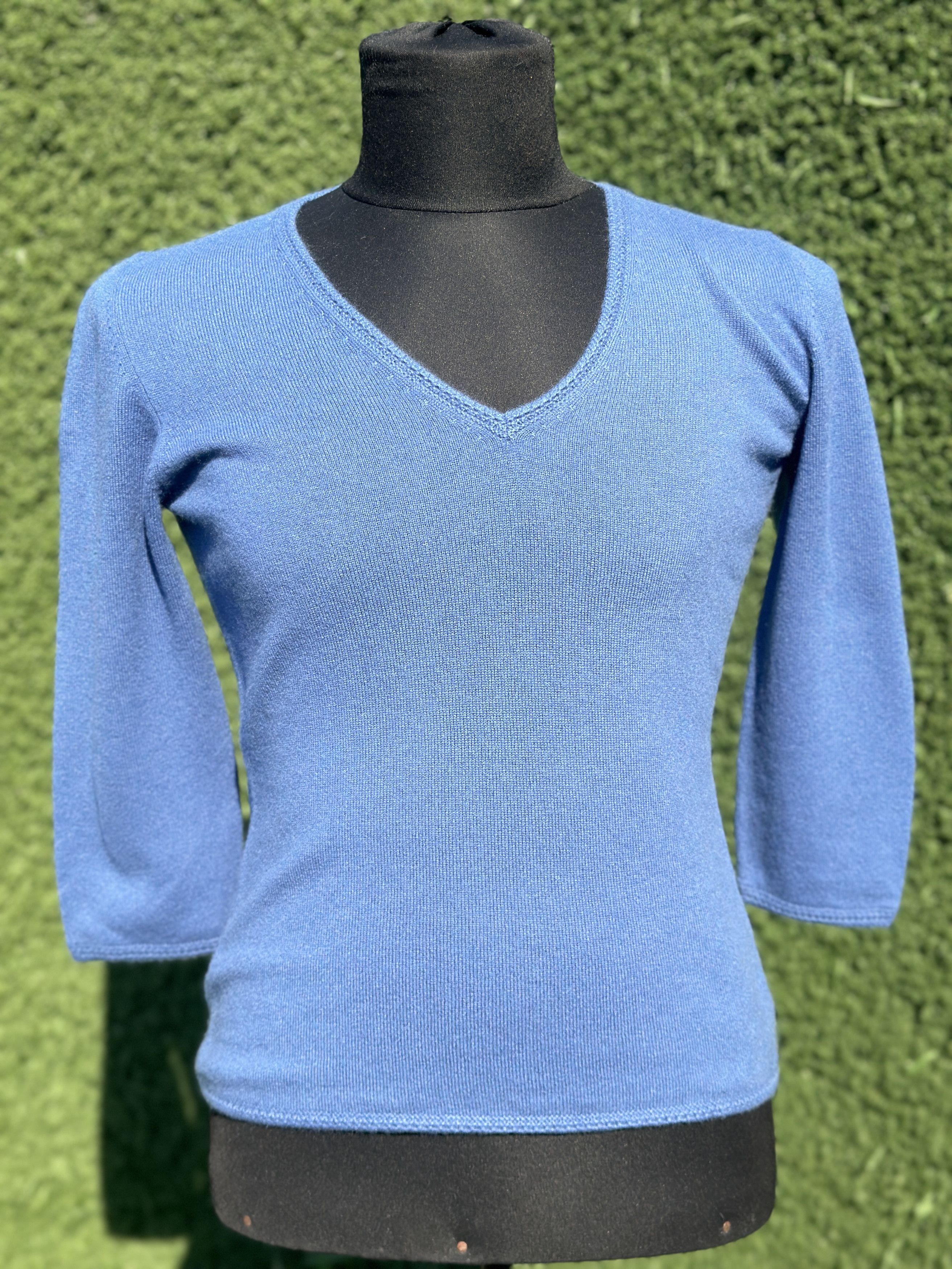 Loro Piana Low V Neck Knit Loro Piana Cashmere Slim Pullover Size 44 Size M / US 6-8 / IT 42-44 - 1 Thumbnail