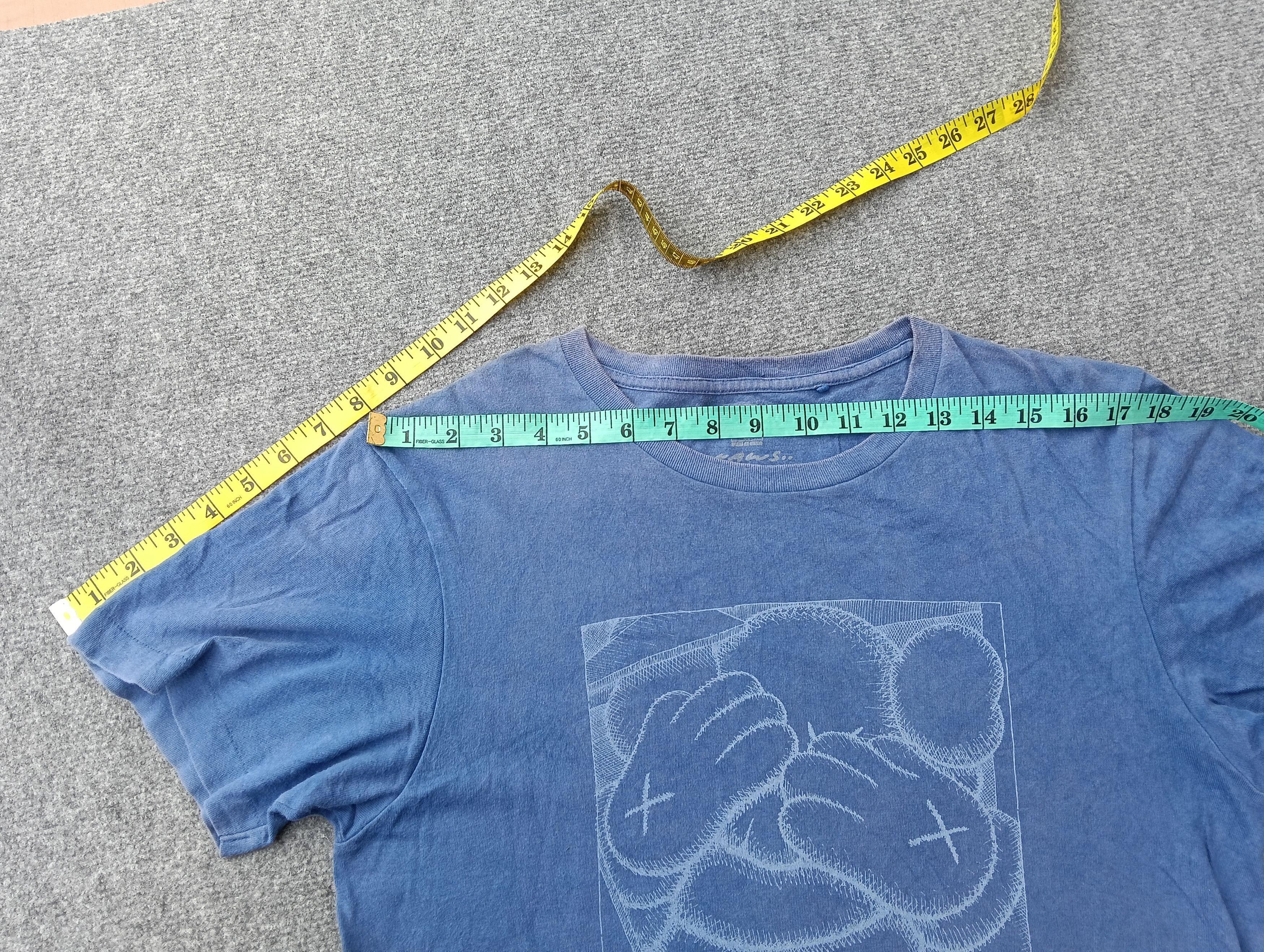 Kaws × Uniqlo KAWS X UNIQLO T-SHIRT. Size US M / EU 48-50 / 2 - 6 Thumbnail