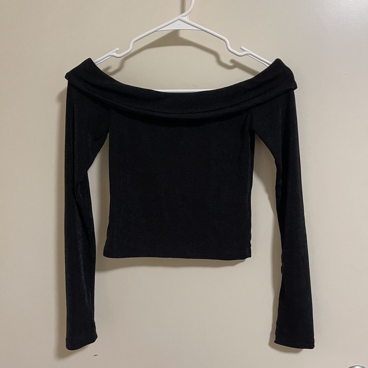 Other Edikted Long Sleeve Off-the-Shoulder Black Cropped Top Size XS / US 0-2 / IT 36-38 - 1 Thumbnail