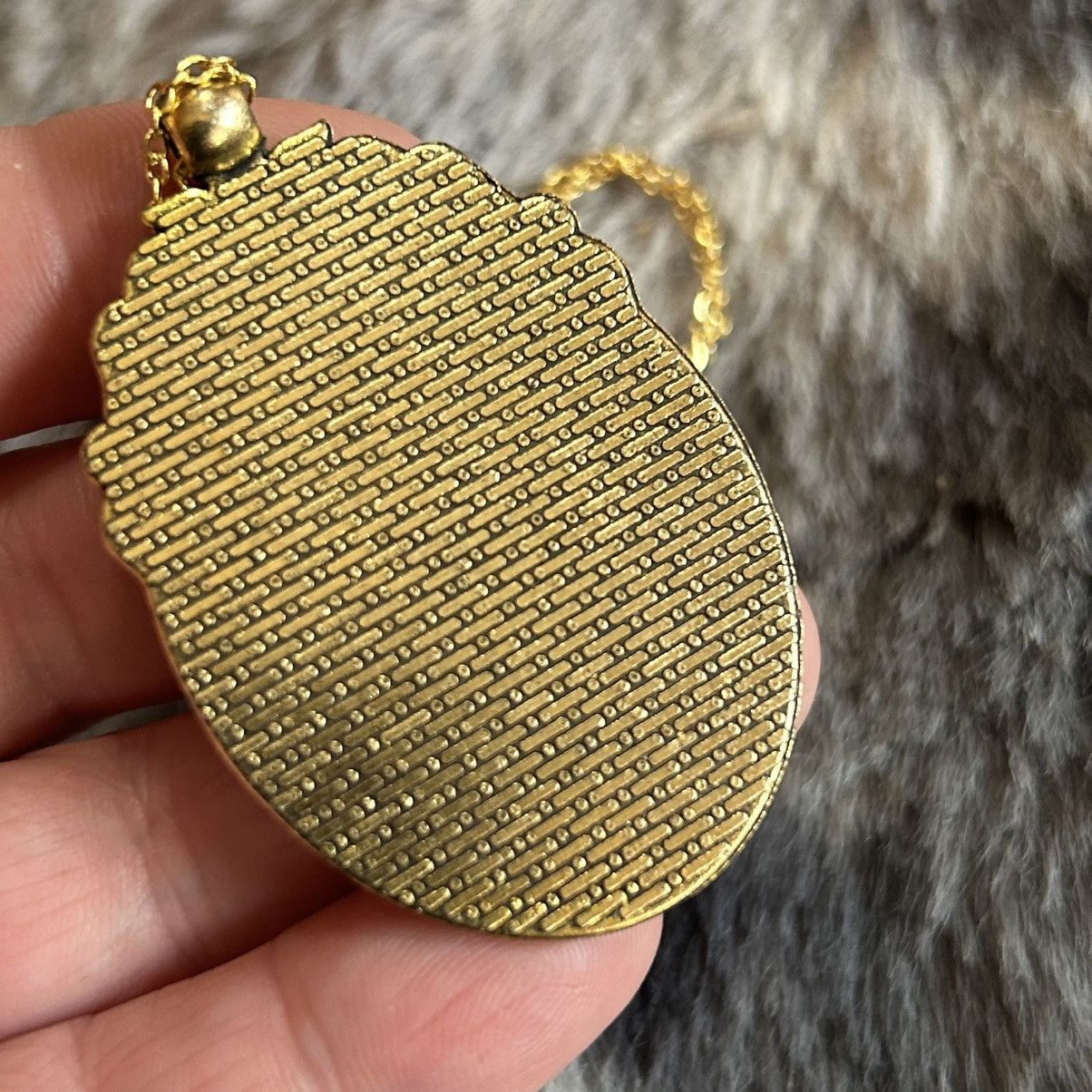 Handmade Handcrafted golden opalescent Victorian lady cameo necklace Size ONE SIZE - 8 Thumbnail