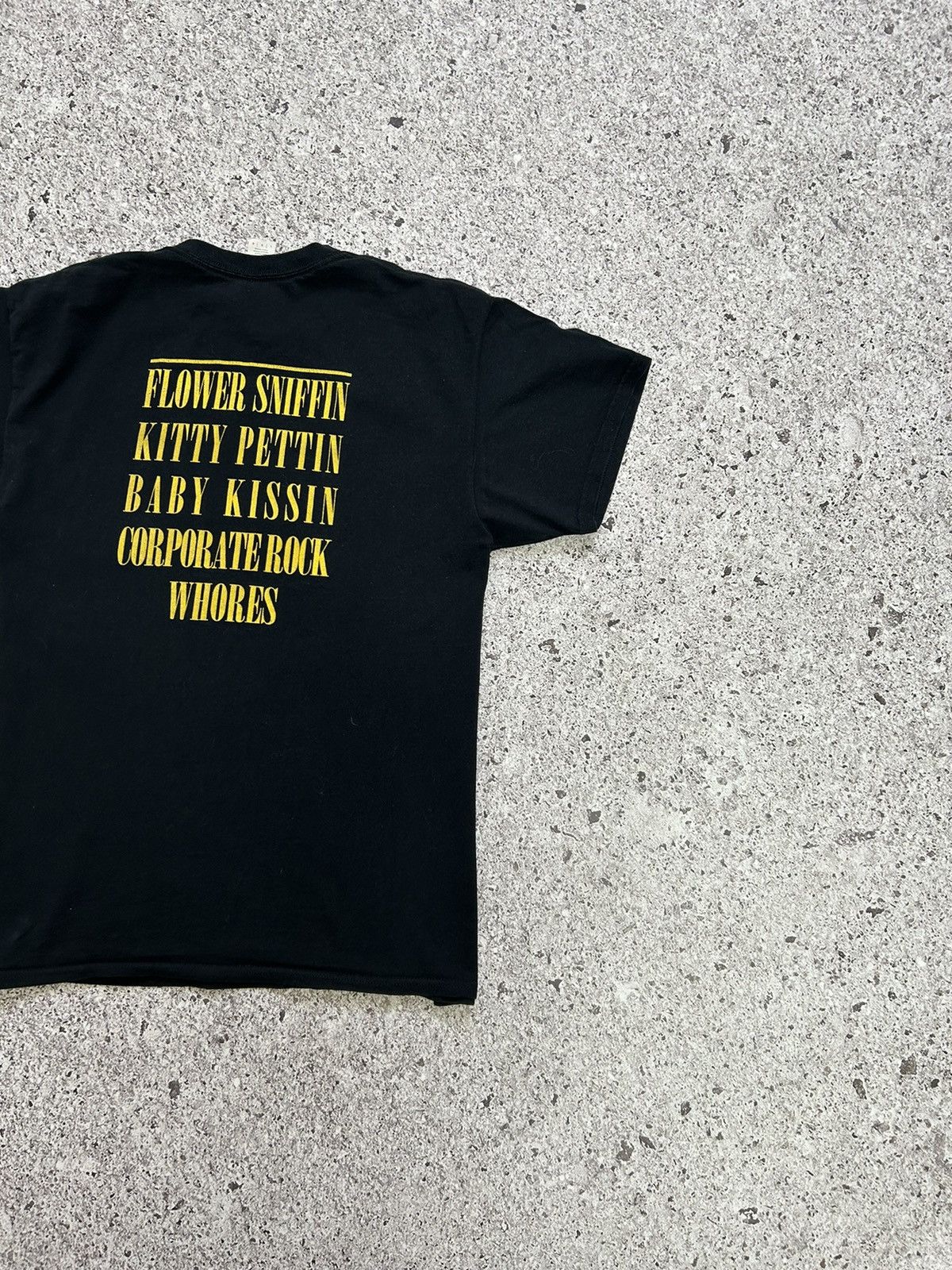 Band Tees × Nirvana × Vintage Vintage 90s Nirvana Flower Sniffin Kitty Pettin T-Shirt Hype Size US L / EU 52-54 / 3 - 6 Thumbnail
