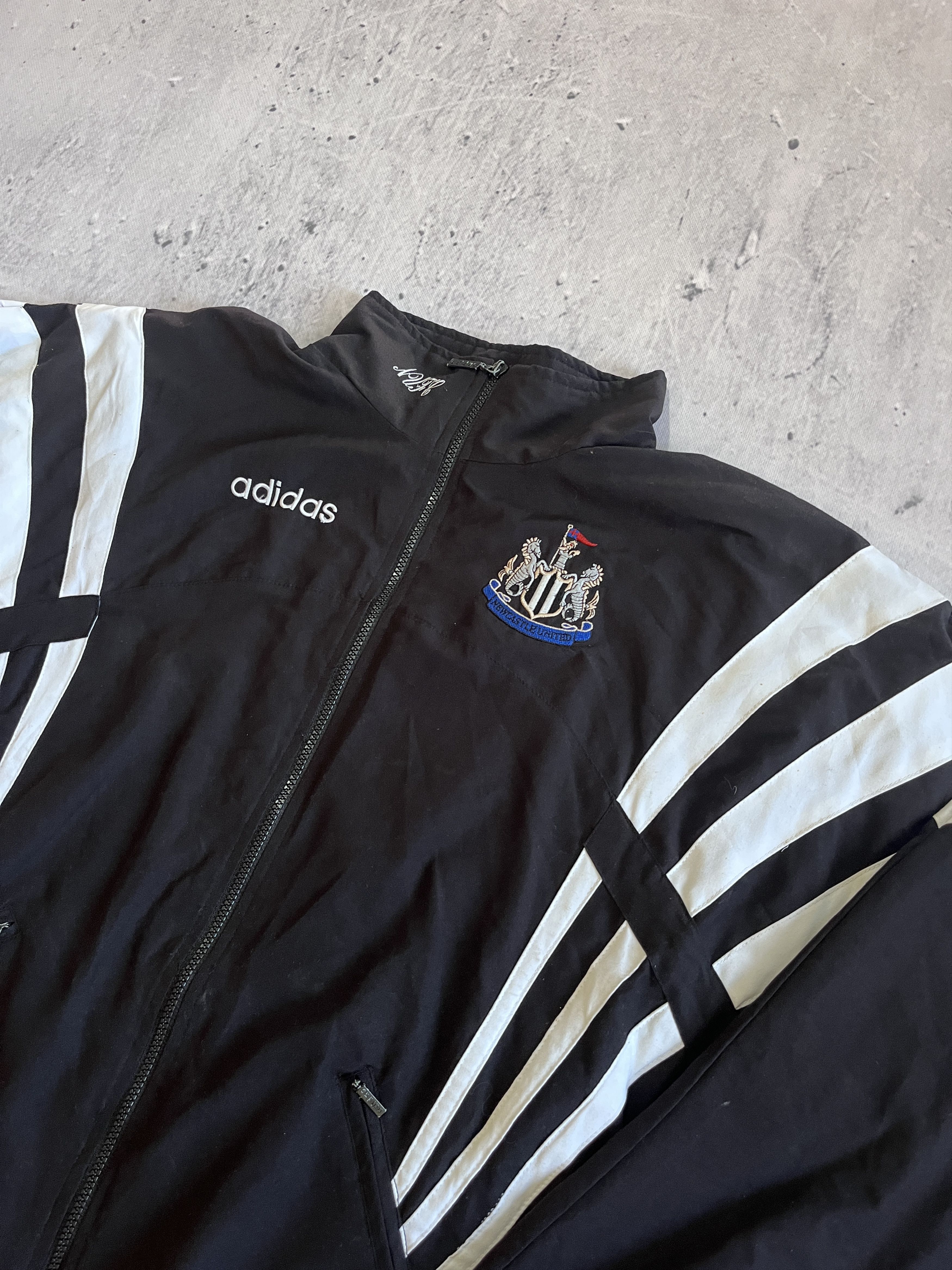 Adidas ADIDAS NEWCASTLE UNITED VINTAGE 90S TRACK JACKET Size US L / EU 52-54 / 3 - 3 Thumbnail